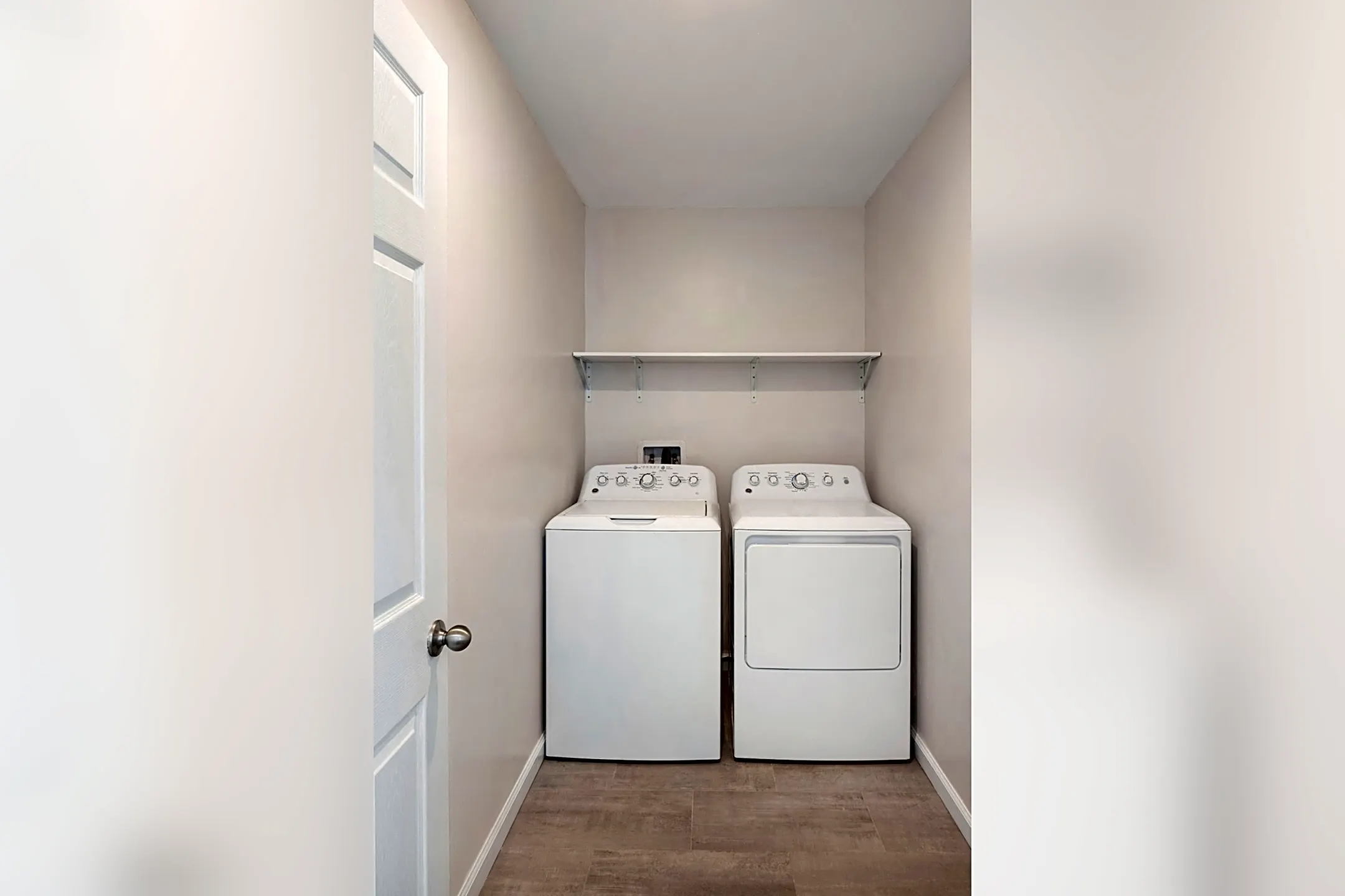 Norwich Gate Town House East Norwich, NY 11732