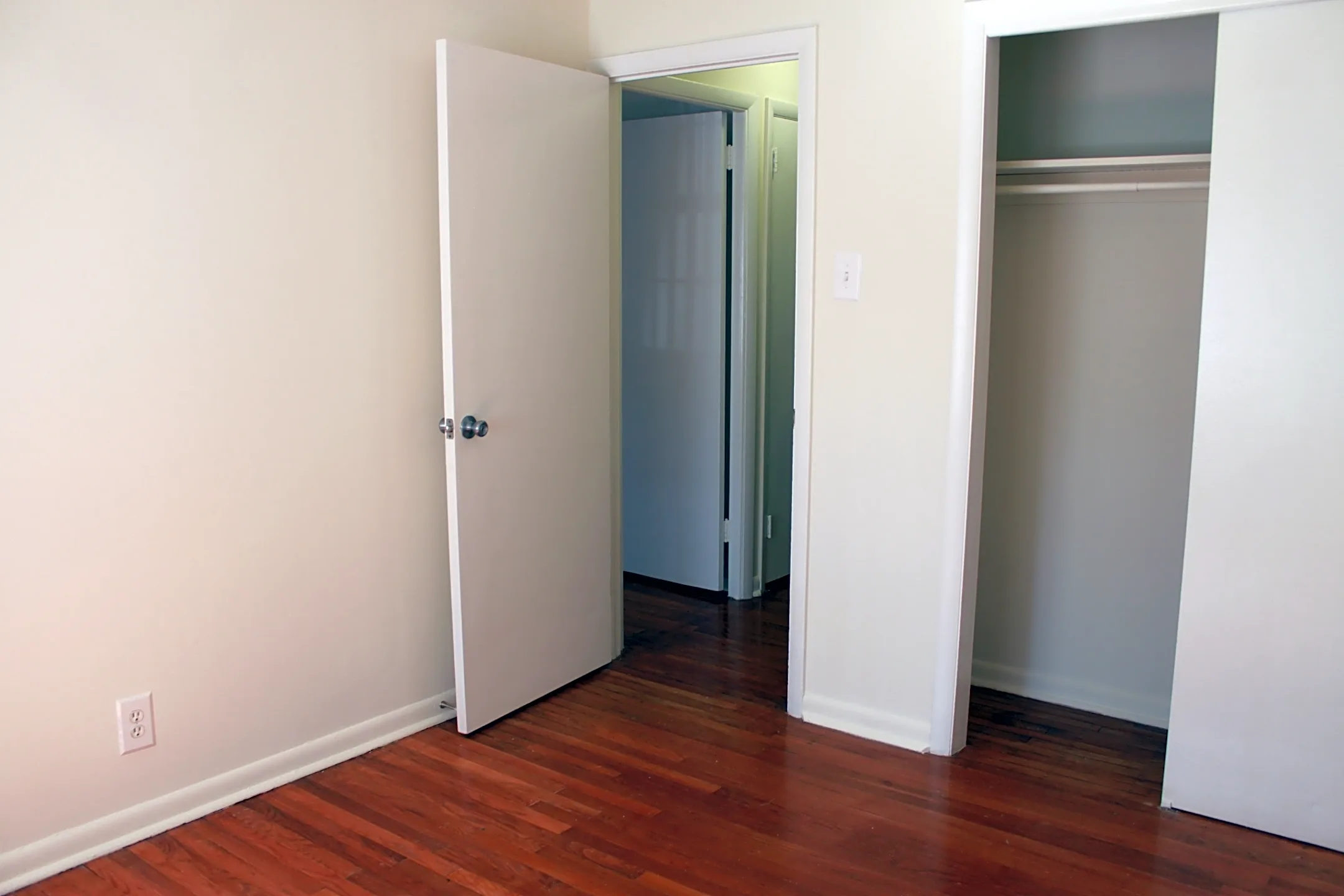 Lansdale Village Apartments 219 York Ave Lansdale, PA Apartments