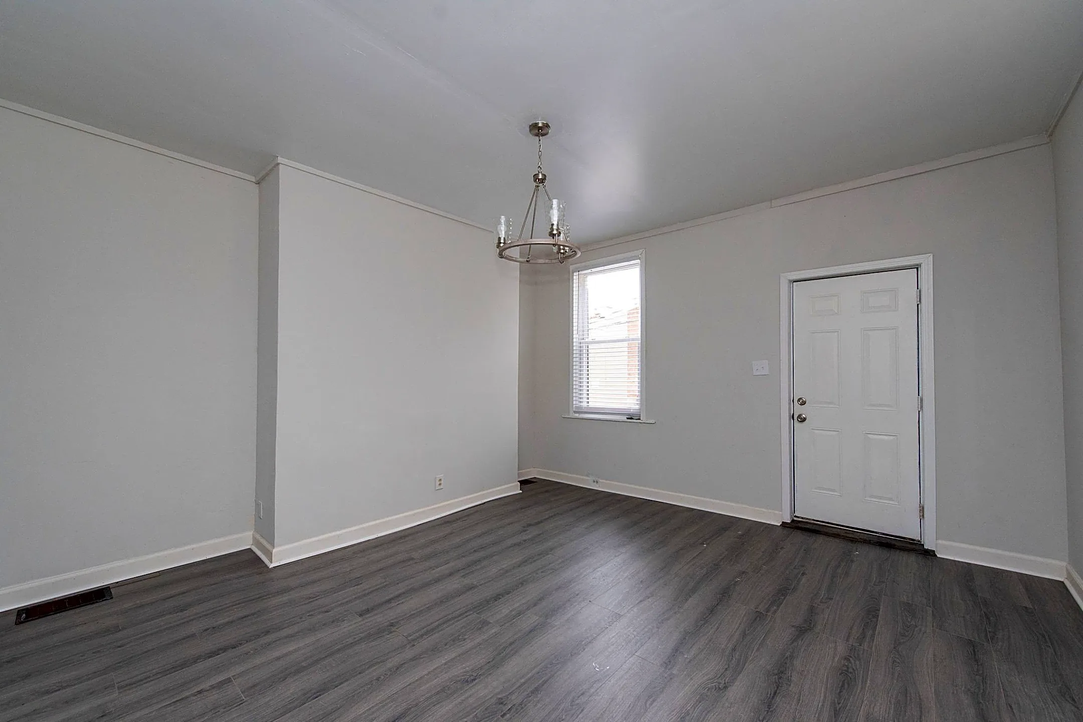 Living Room - 309 E University Ave - Cincinnati, OH