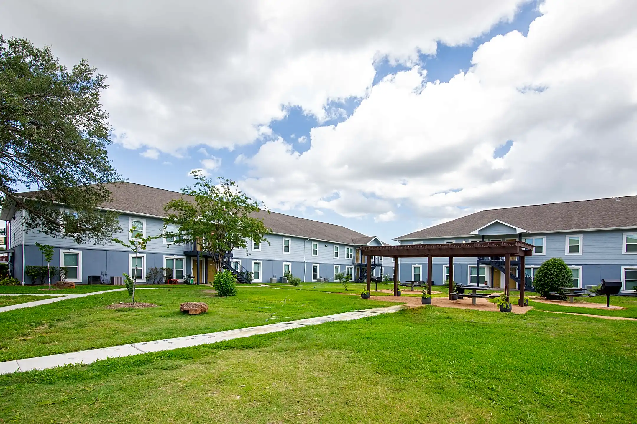 The Life at Beverly Palms 3500 Red Bluff Rd Pasadena, TX Apartments