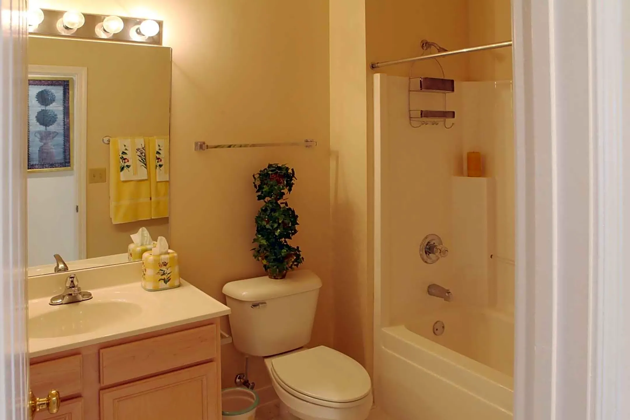 Bathroom - Rabbit Run Apartments - Lexington, KY