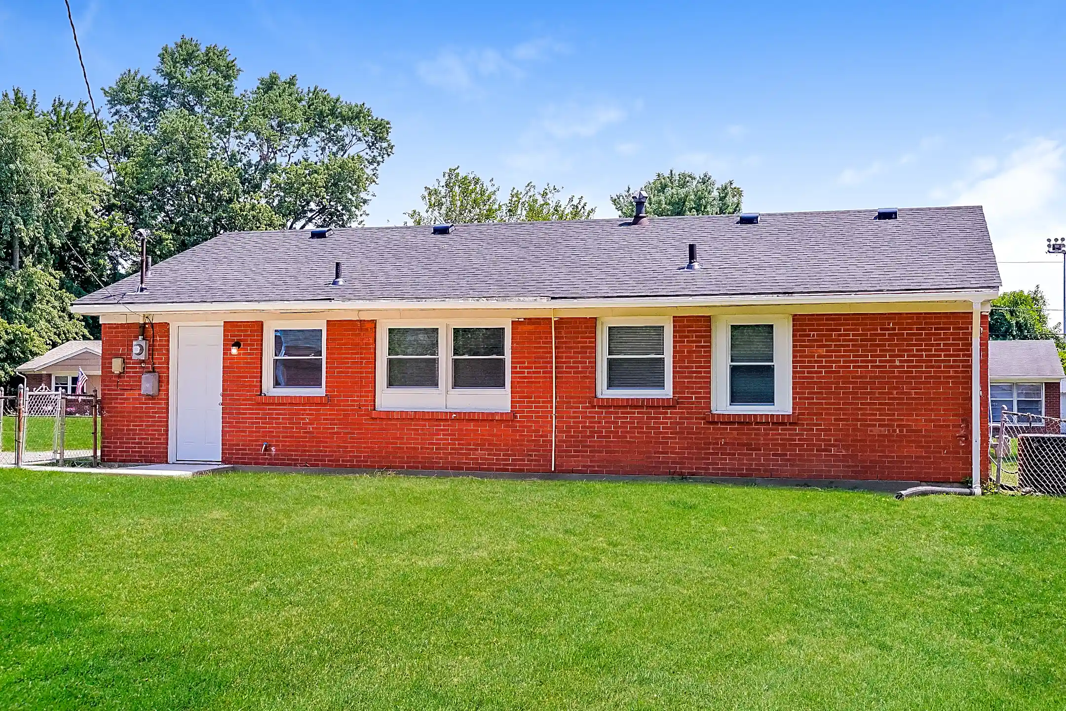 Building - 3534 Lisbon Ln - Louisville, KY