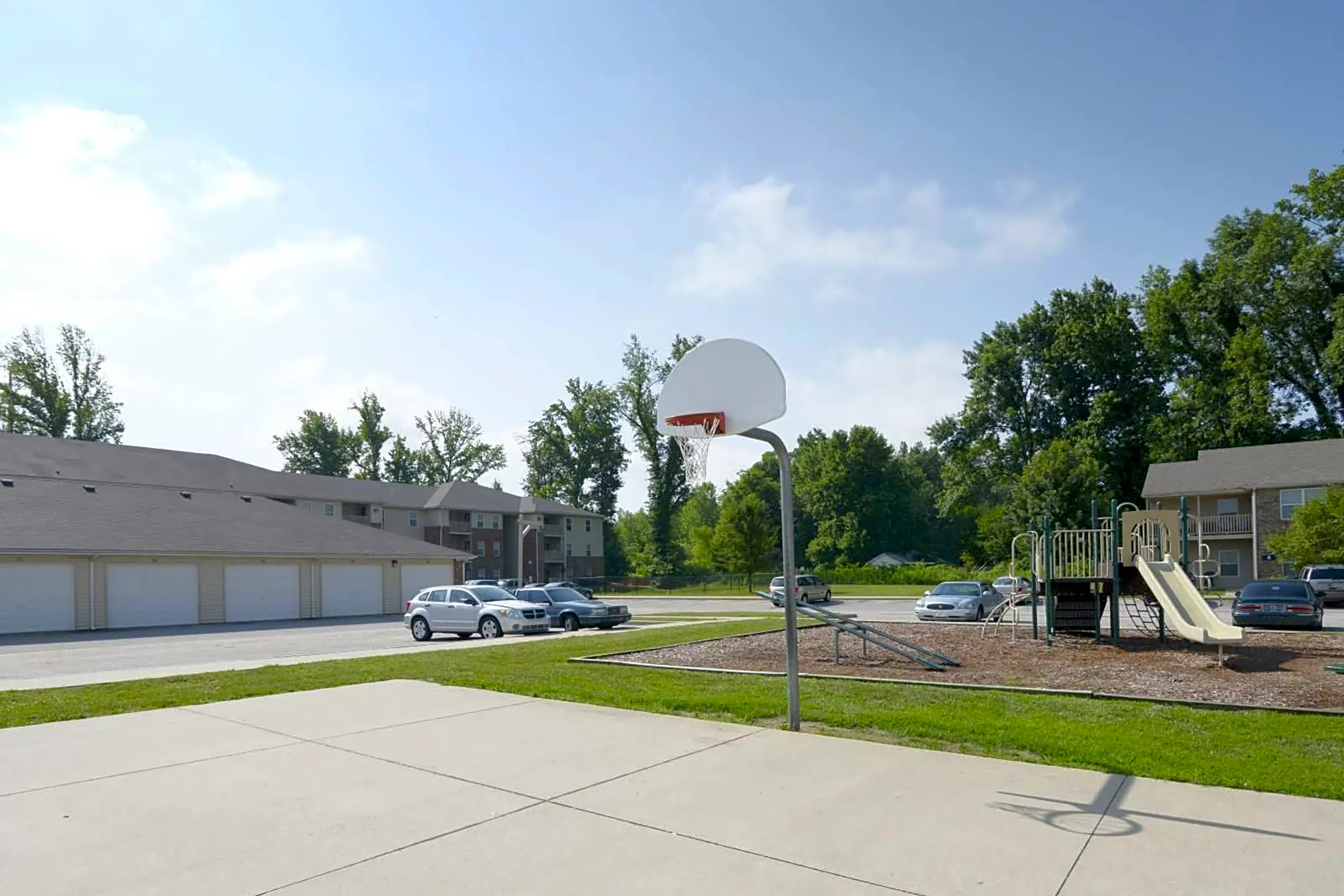 Basketball Court - Canterbury House Apartments - Newburgh, IN