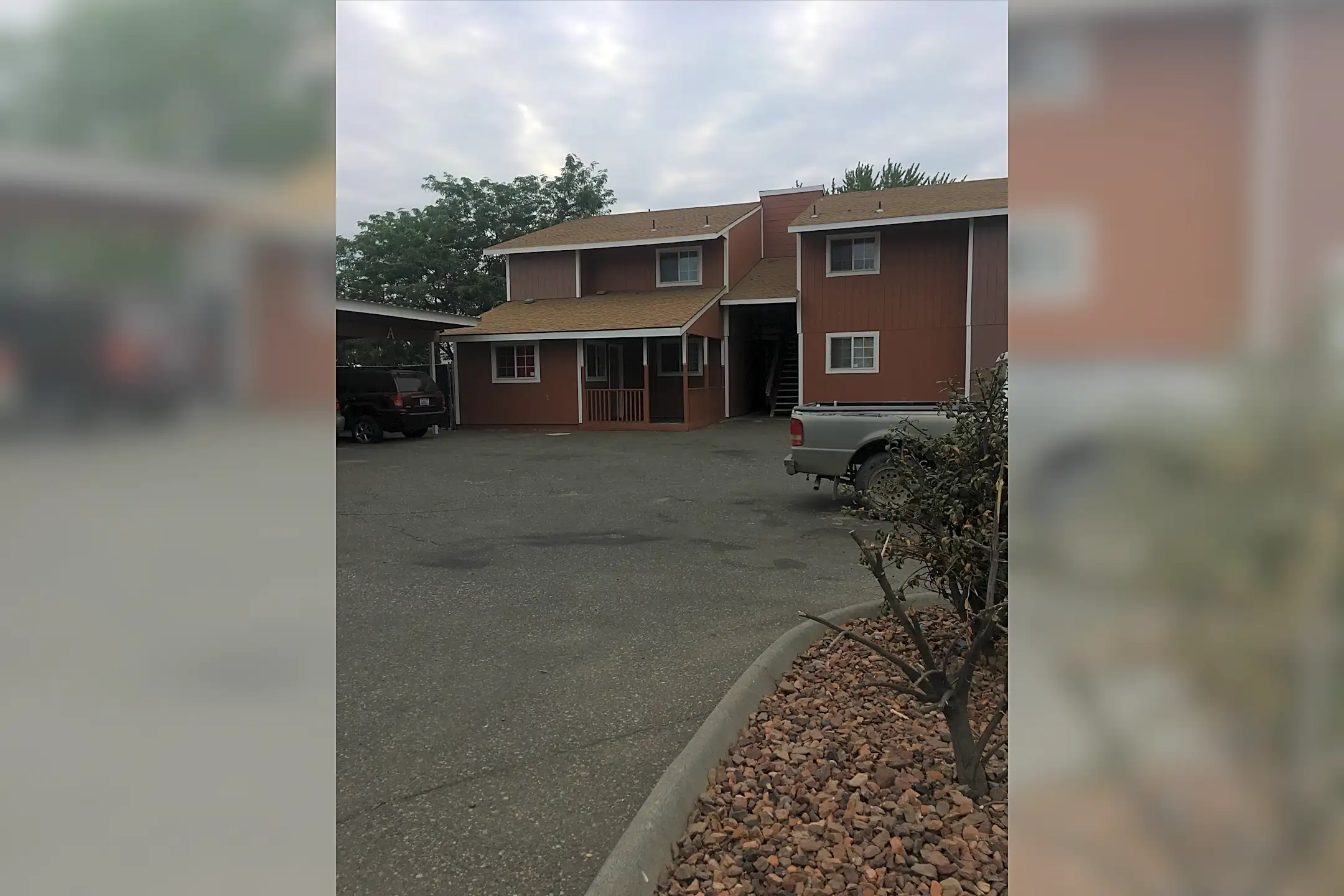 Pool - Moon and Star Apartments - Kennewick, WA