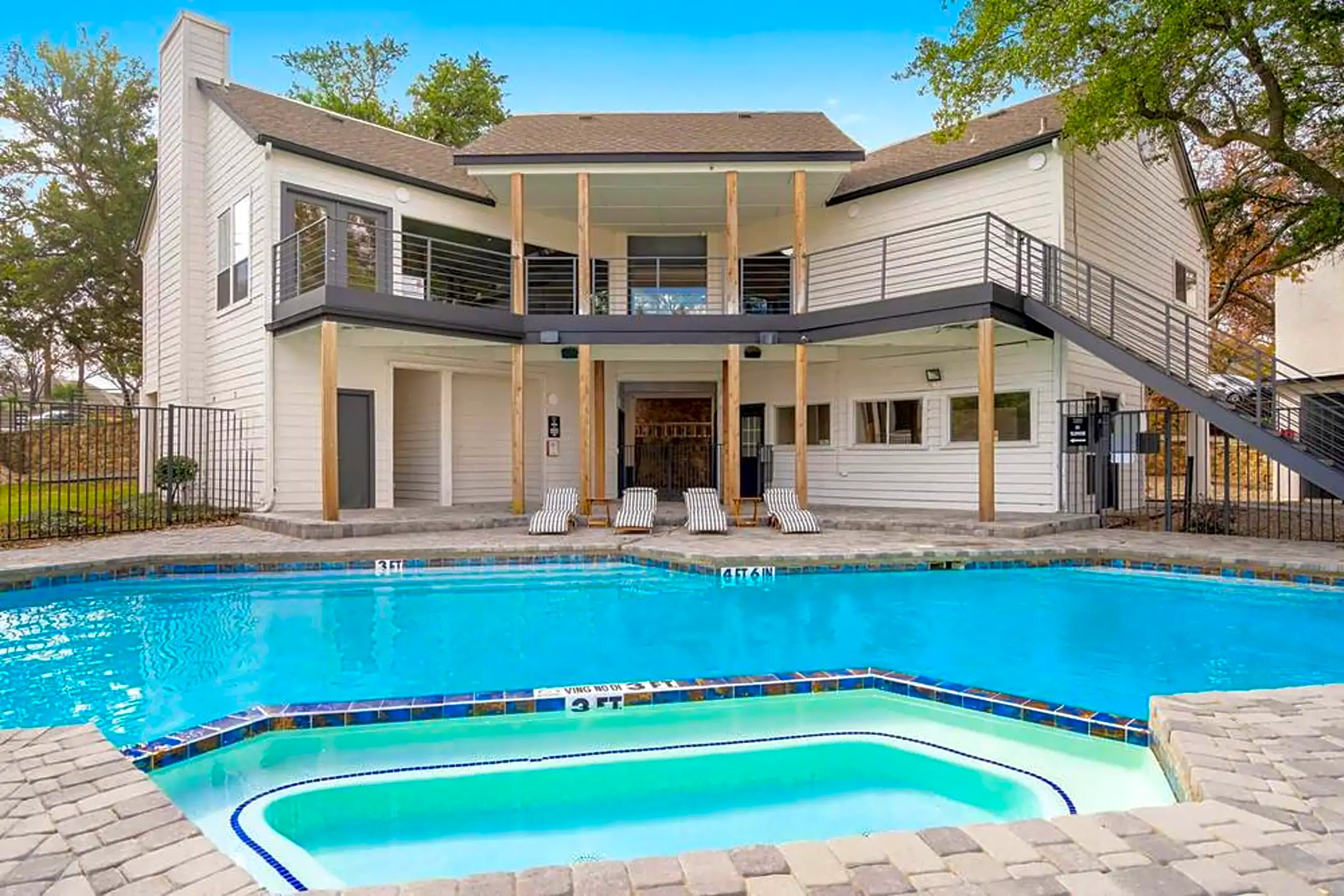 710 Brentford Pl Condos Arlington, TX 76006