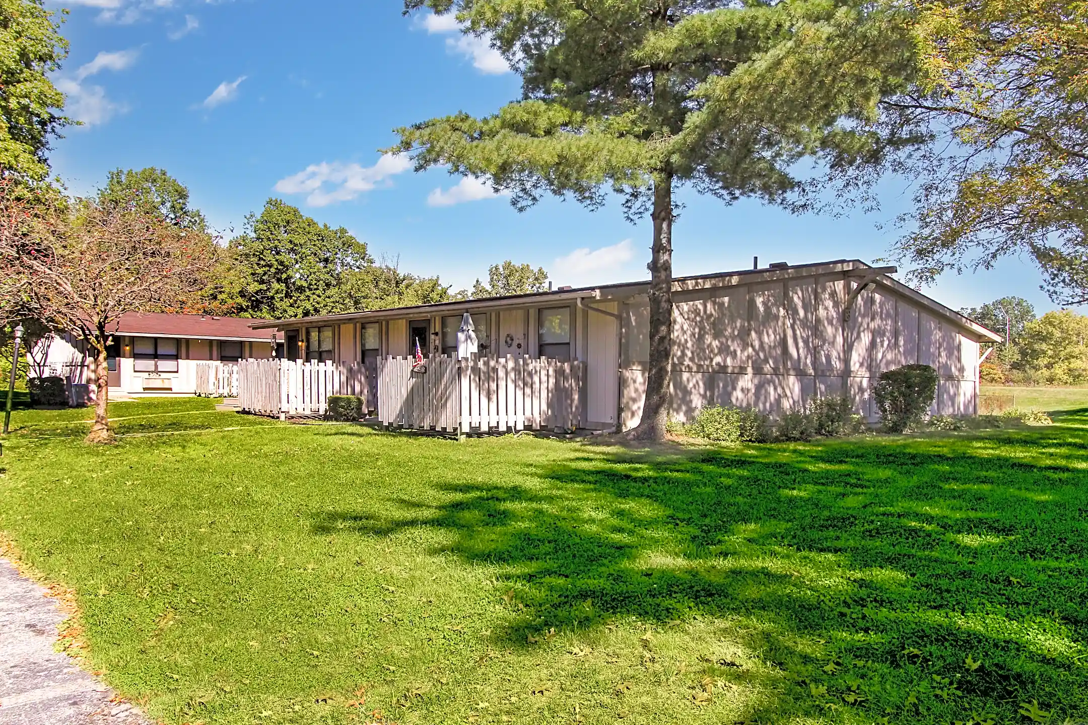 Springwood Apartments 131 N Kimberly Ave Austintown, OH Apartments