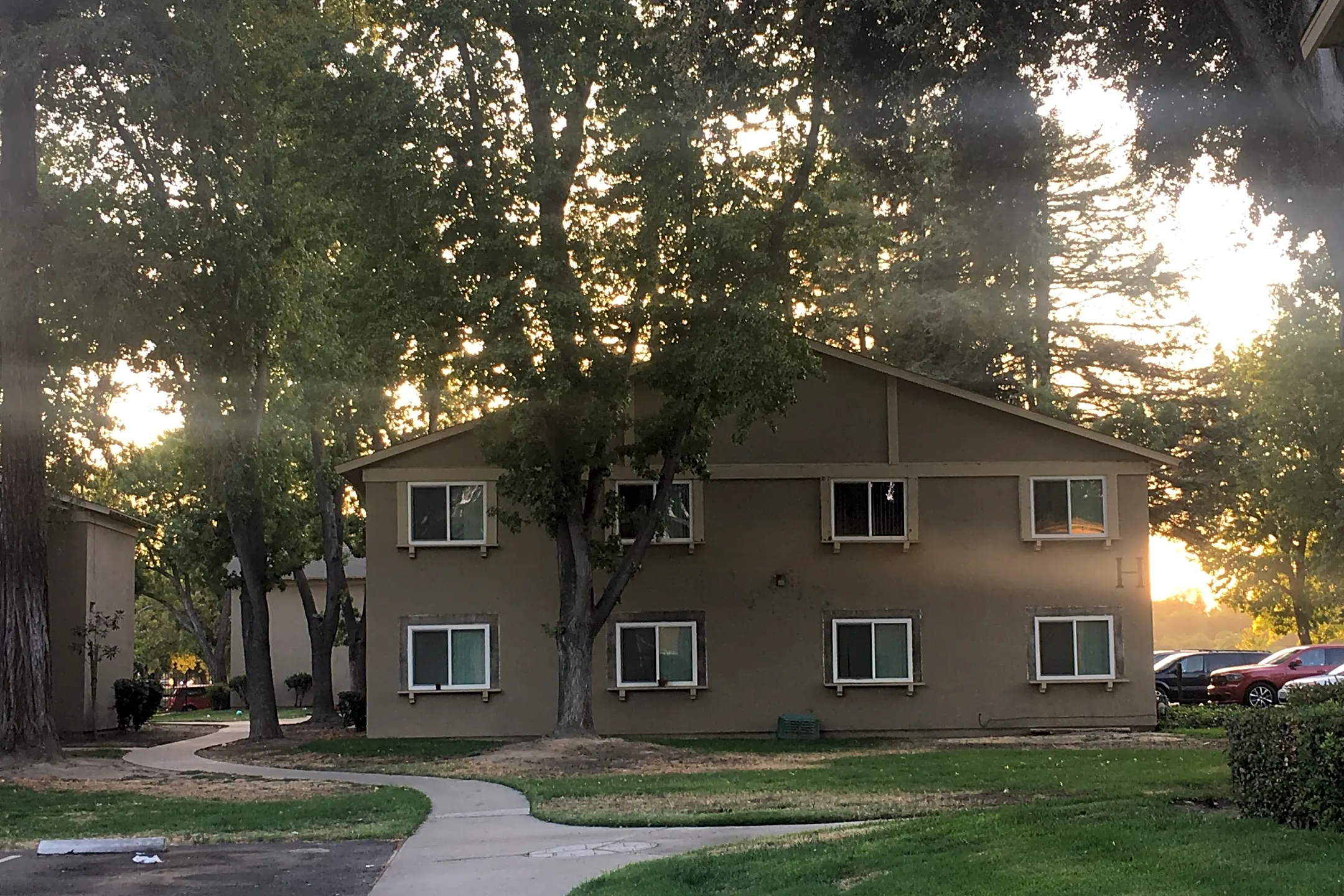 Villas At Parkside Apartments 381 W Hawkeye Ave Turlock Ca For