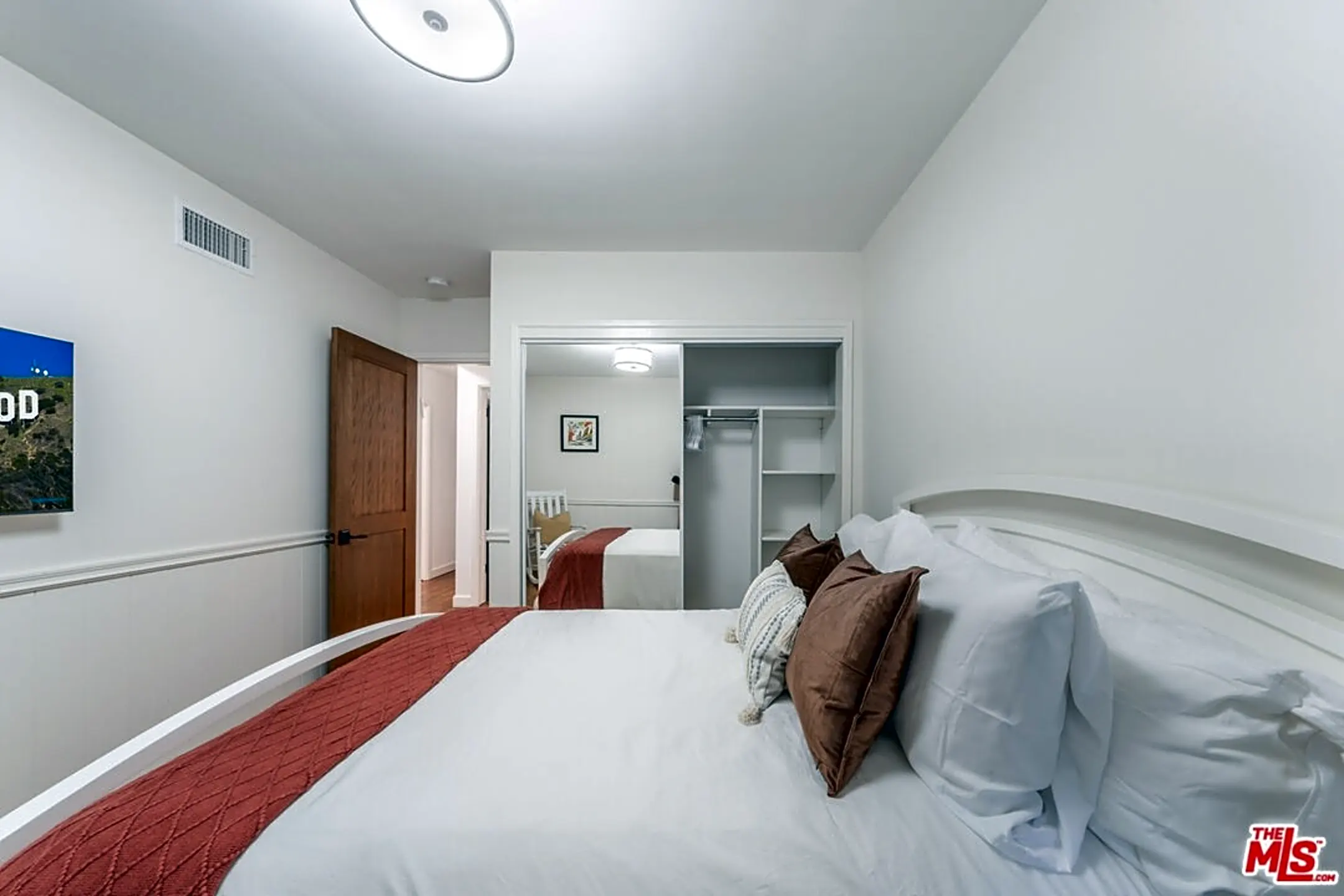 Bedroom - 3771 Longview Valley Rd - Los Angeles, CA