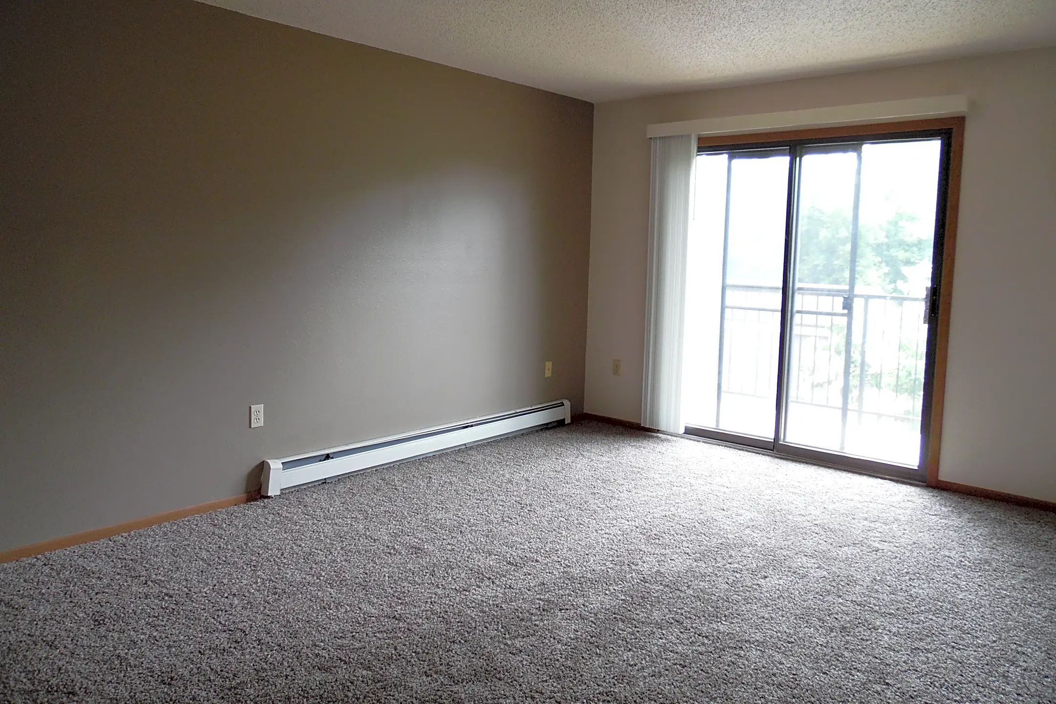 Sandy Creek Apartments 320 N Western Ave Sioux Falls, SD Apartments