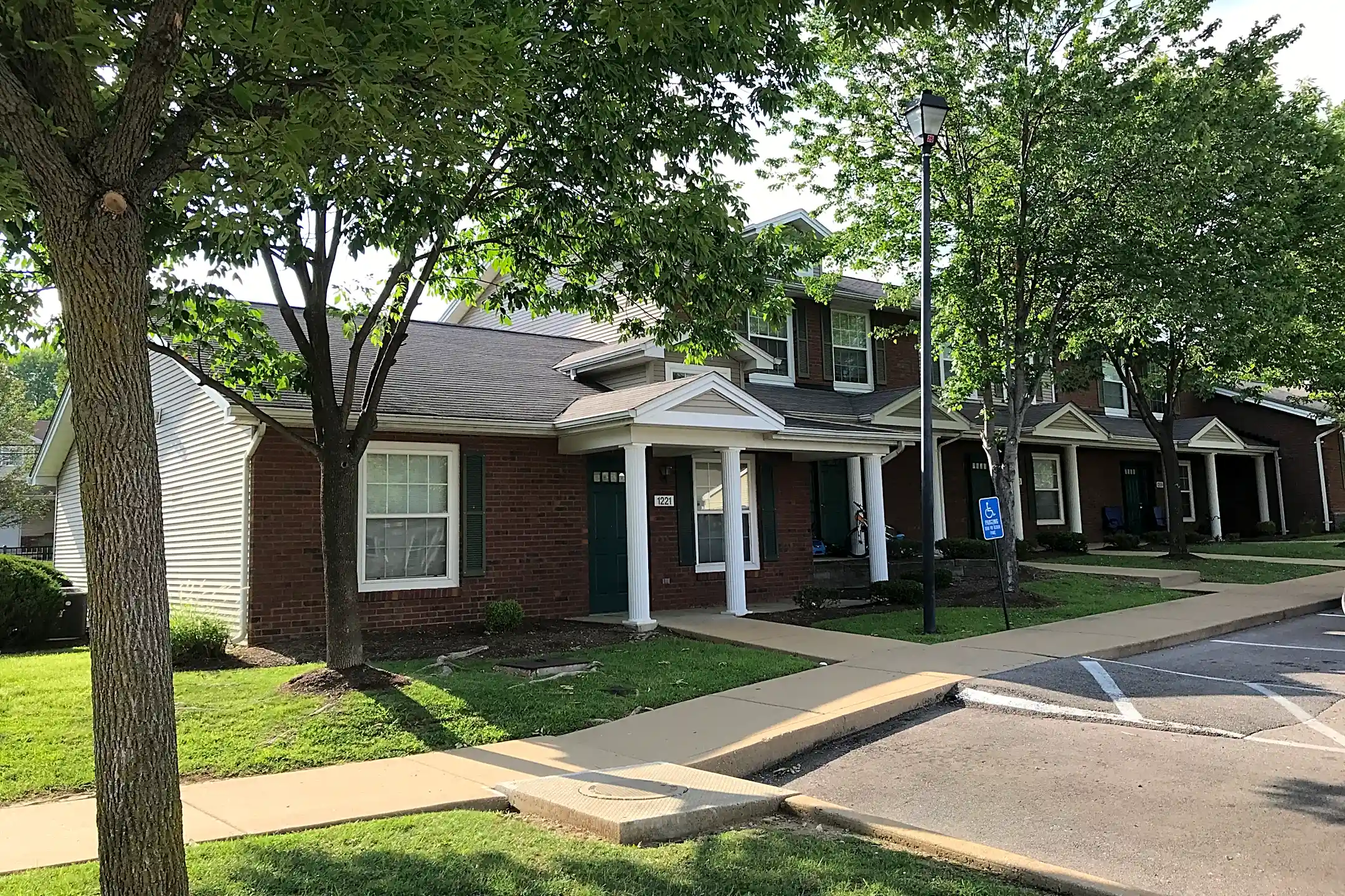 Townhomes At Stonecrest 1220 Stonecrest Pl Saint Louis, MO