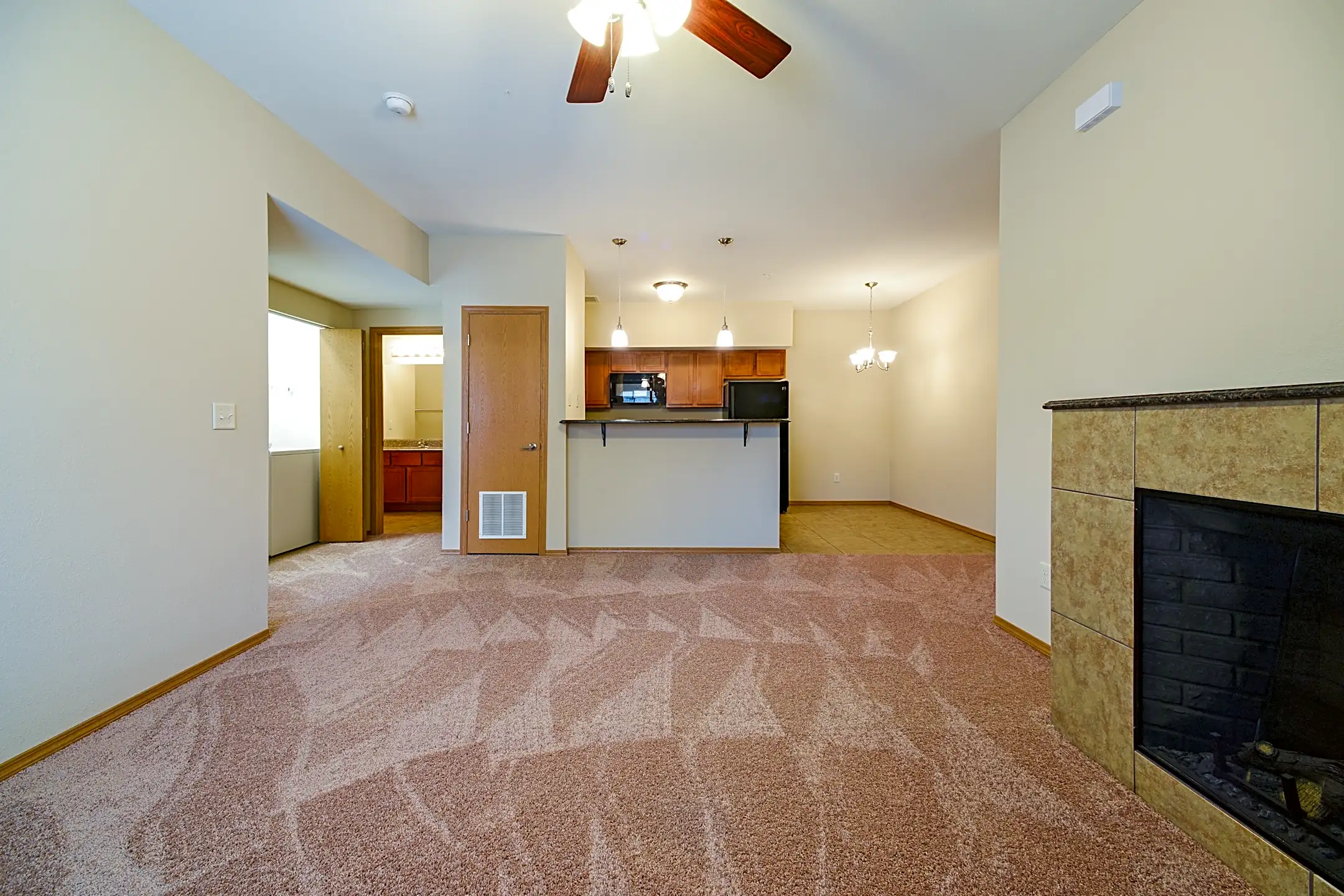 Wingover 1016 Haeffele Way Bloomington, IL Apartments for Rent Rent.