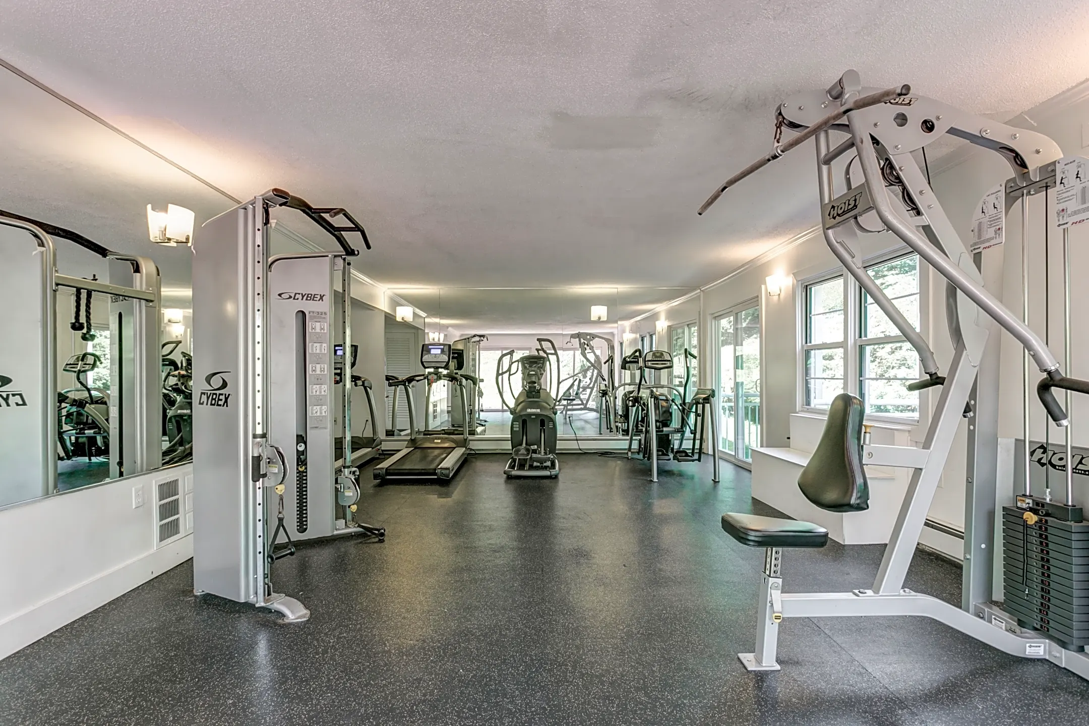 Fitness Weight Room - Thamesview - Norwich, CT