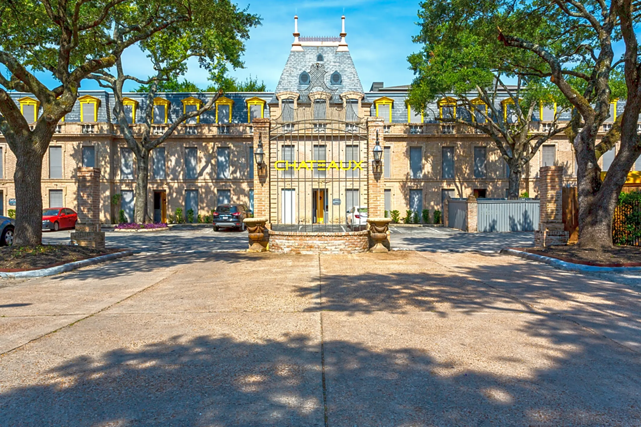 Chateaux Dijon Apartments