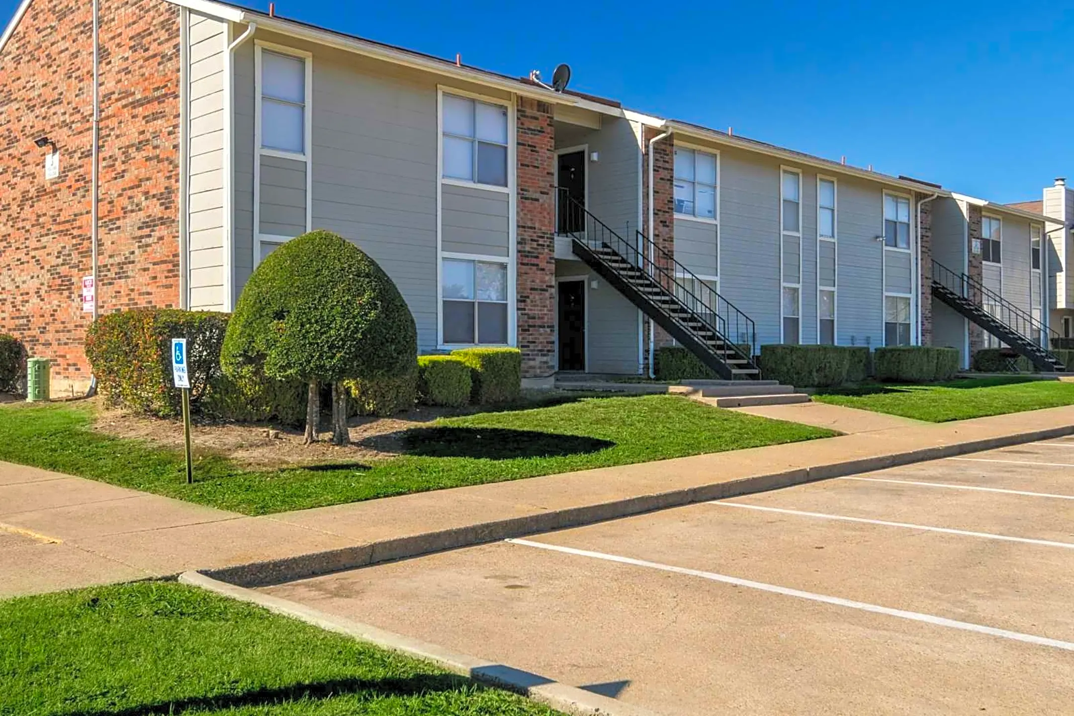 Highland Bluff Apartments Dallas