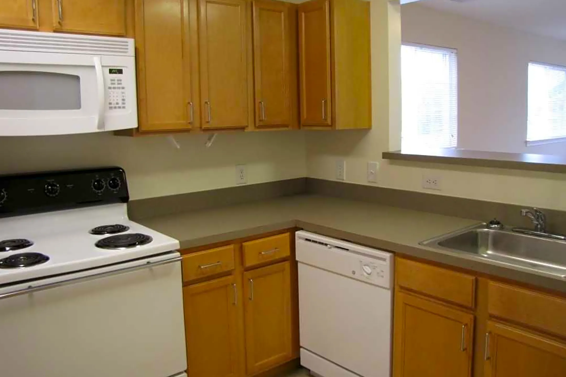 Hillcrest Commons Apartments - Frederick, MD 21703