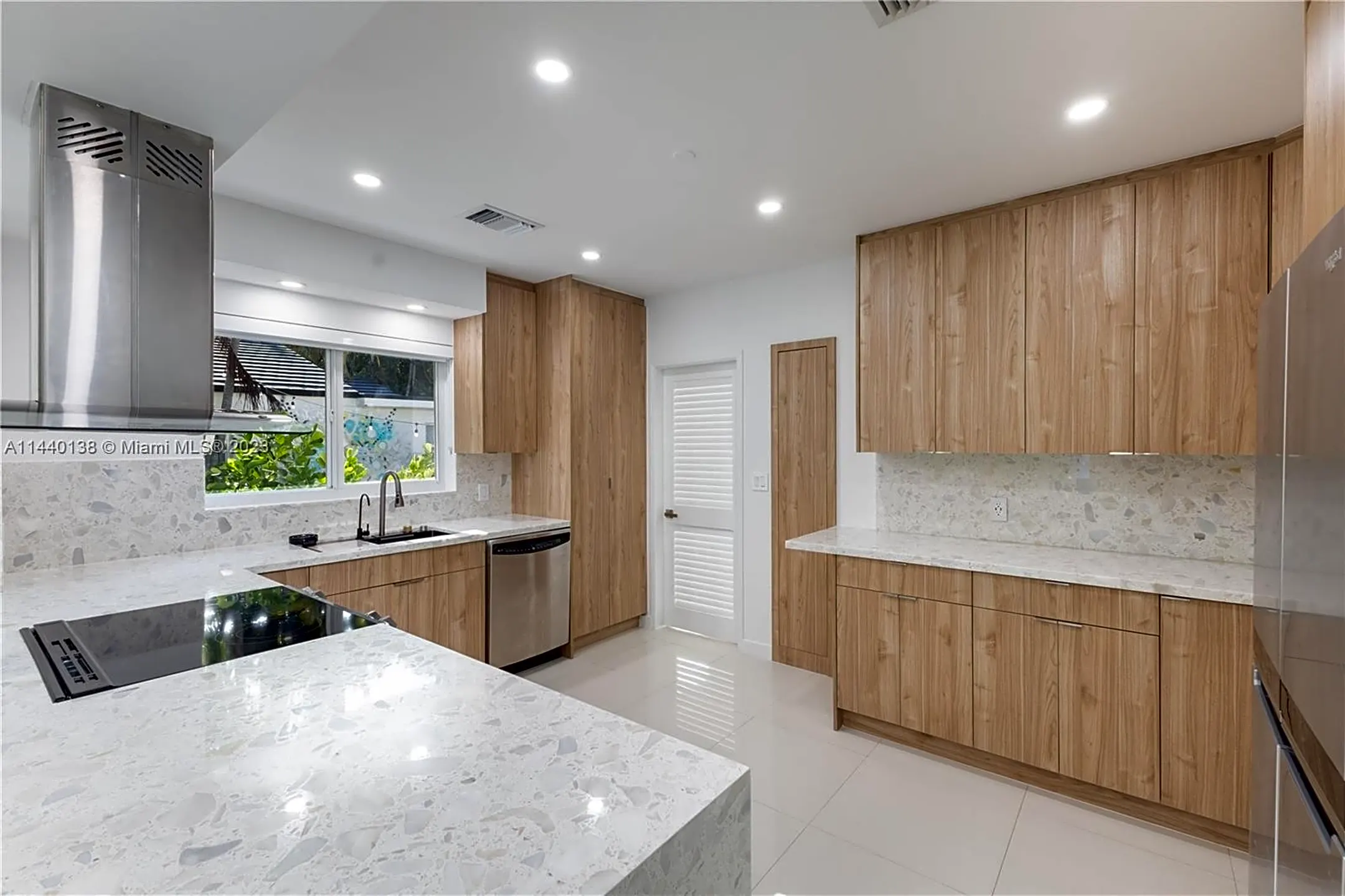 Kitchen - 741 NE 87th St - El Portal, FL