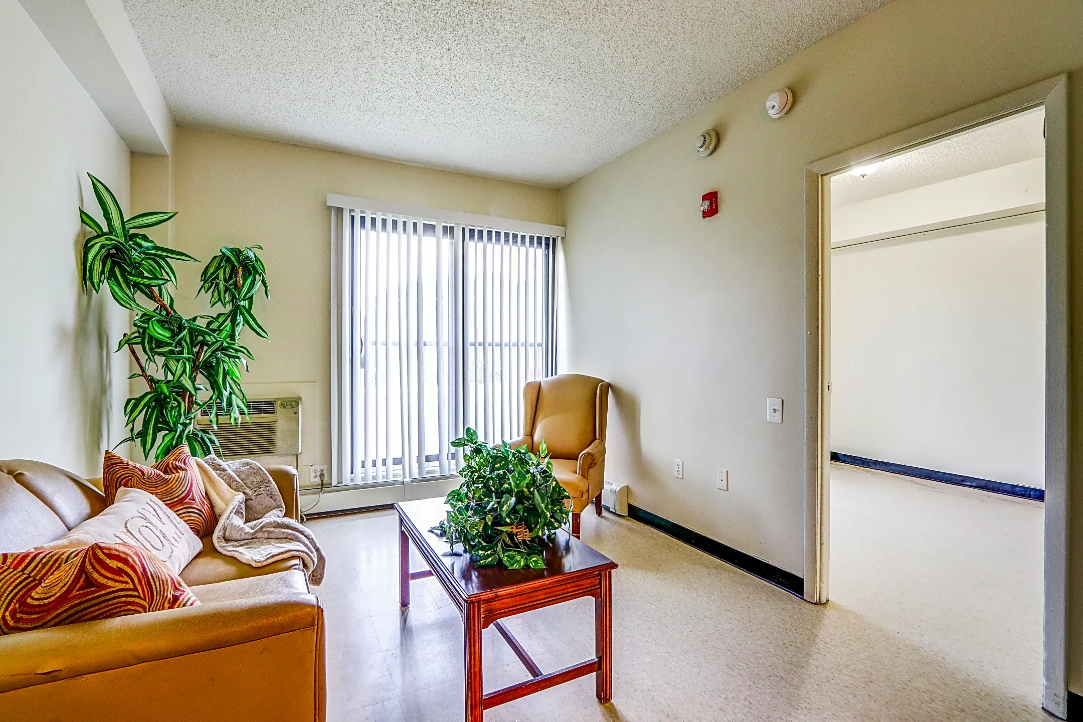 State Fair Apartments - Highland Park, MI 48203