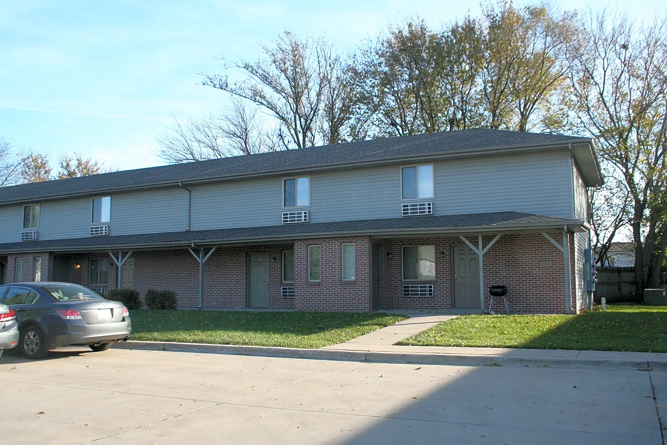 210 N Cottage Ave Apartments Bloomington, IL 61701