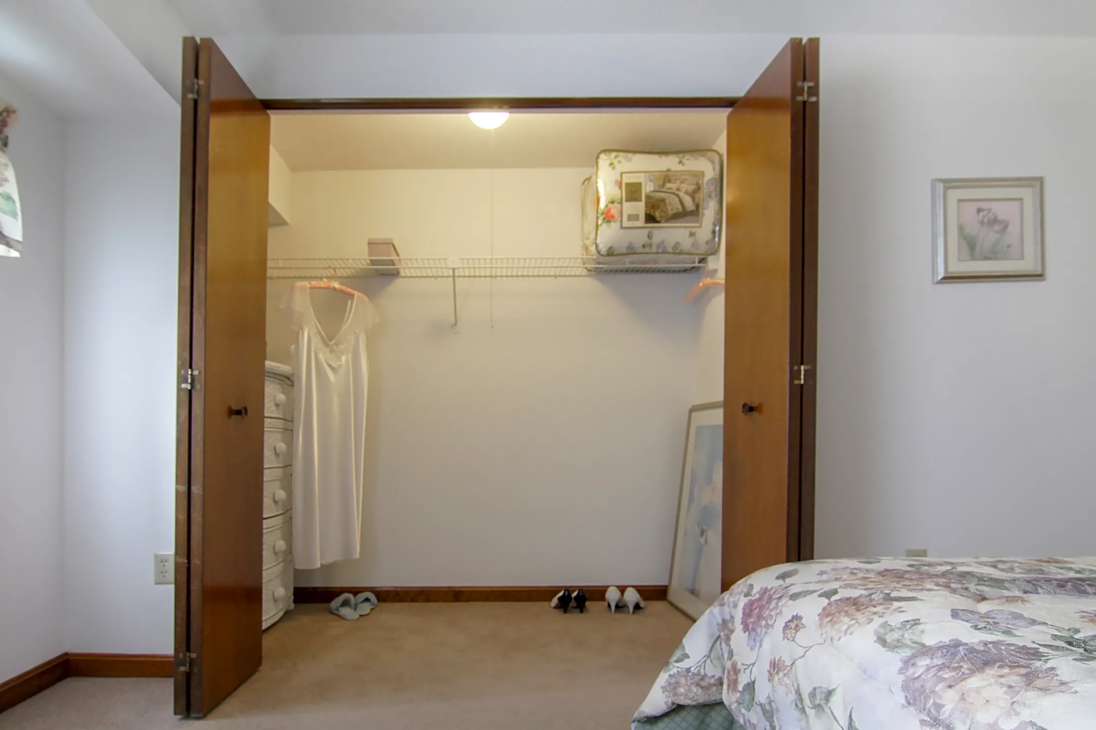 Bedroom - Cornfield Apartments - Ellington, CT
