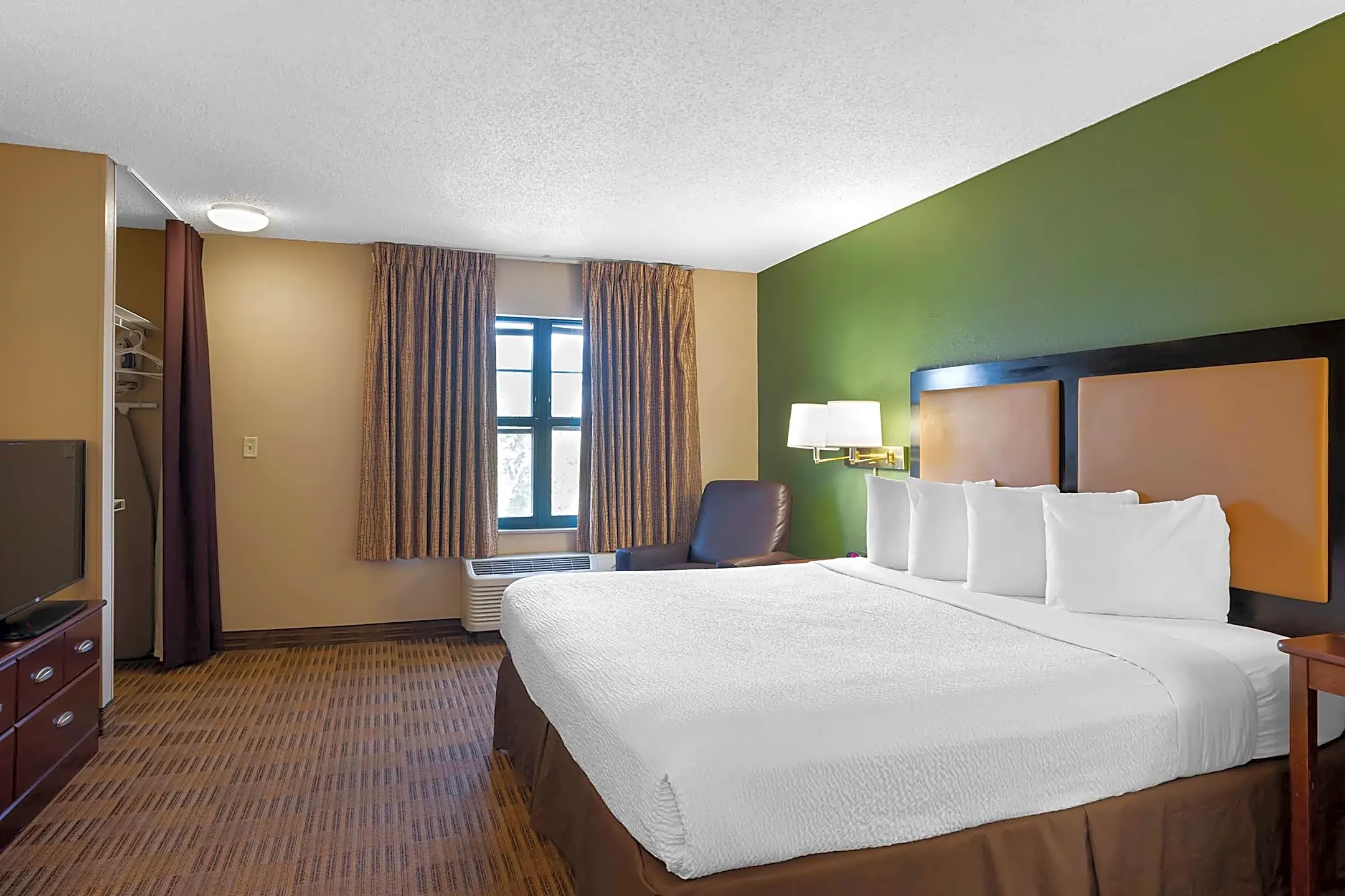 Bedroom - Furnished Studio - Chicago - Lansing - Lansing, IL
