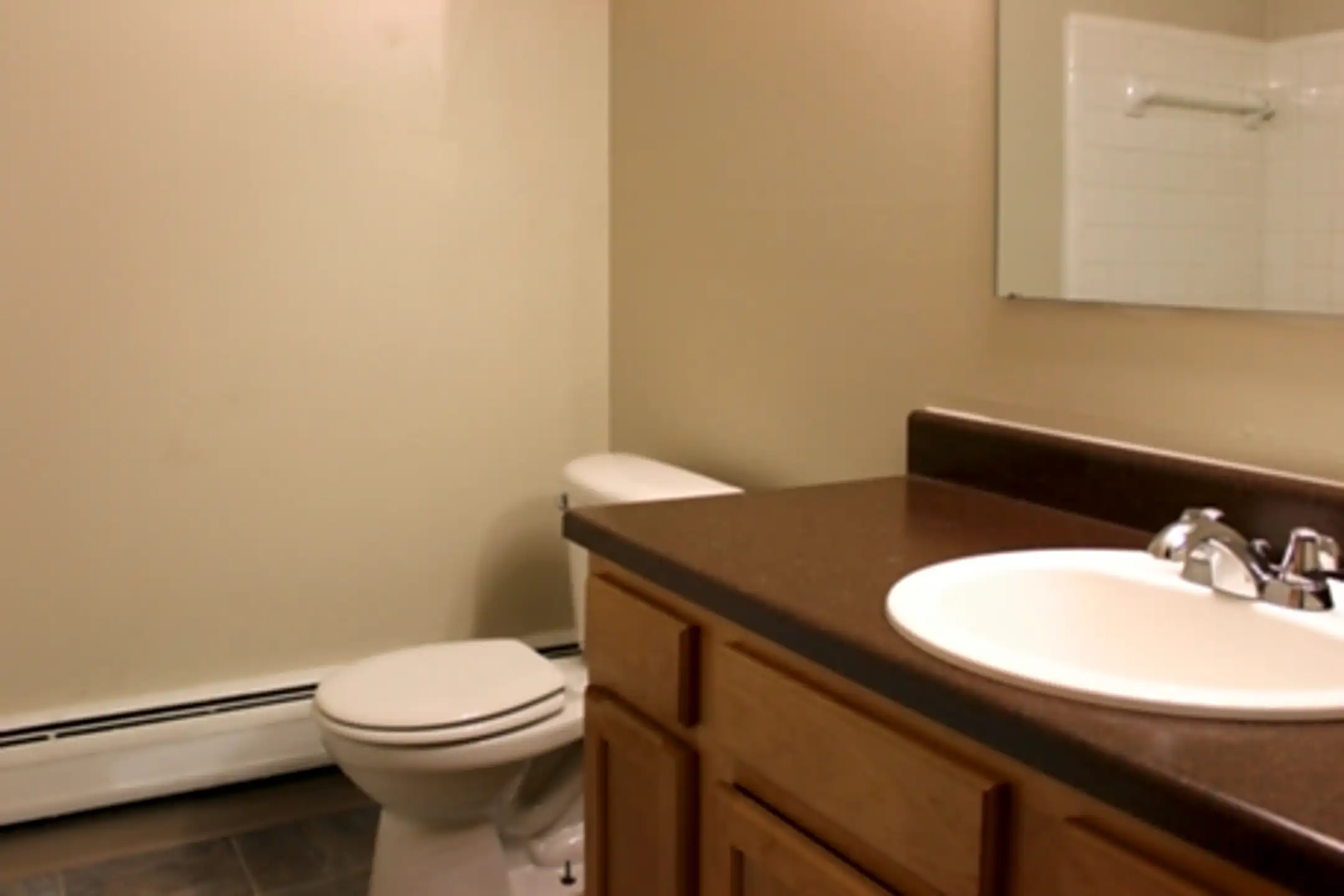 Tuscan Shores Apartments 30711 Quinkert St Roseville, MI Apartments