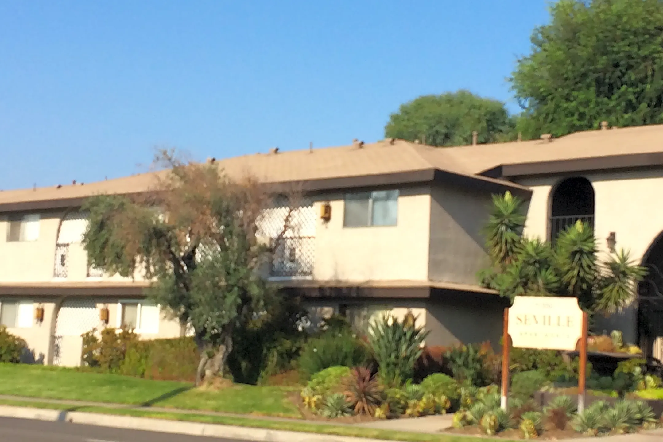 Santa Gertrudes Apartments Whittier