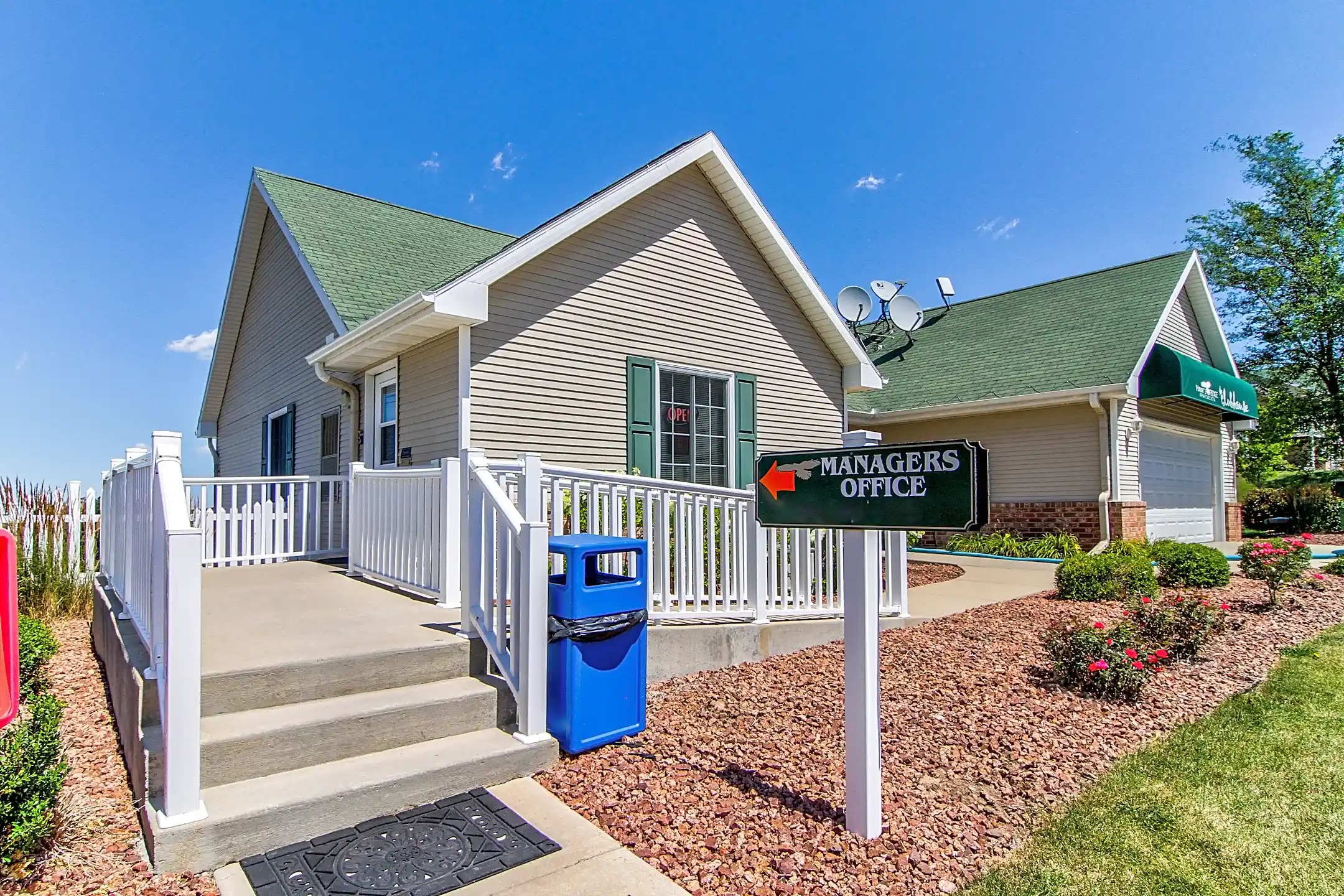 Hawk's Ridge Apartments 1750 Gateway Blvd Beloit, WI Apartments for