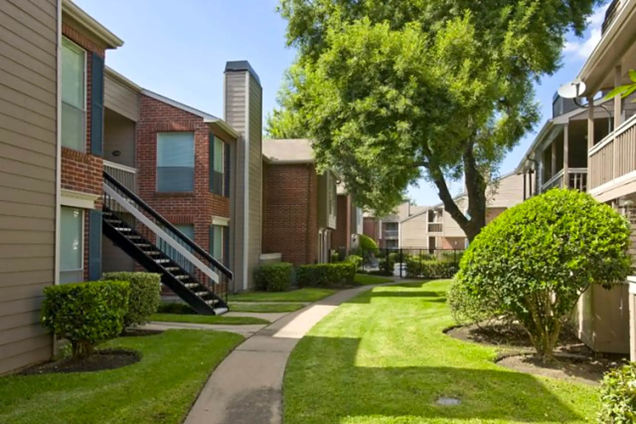 Richmond Green Apartments 9940 Richmond Ave Houston, TX Apartments