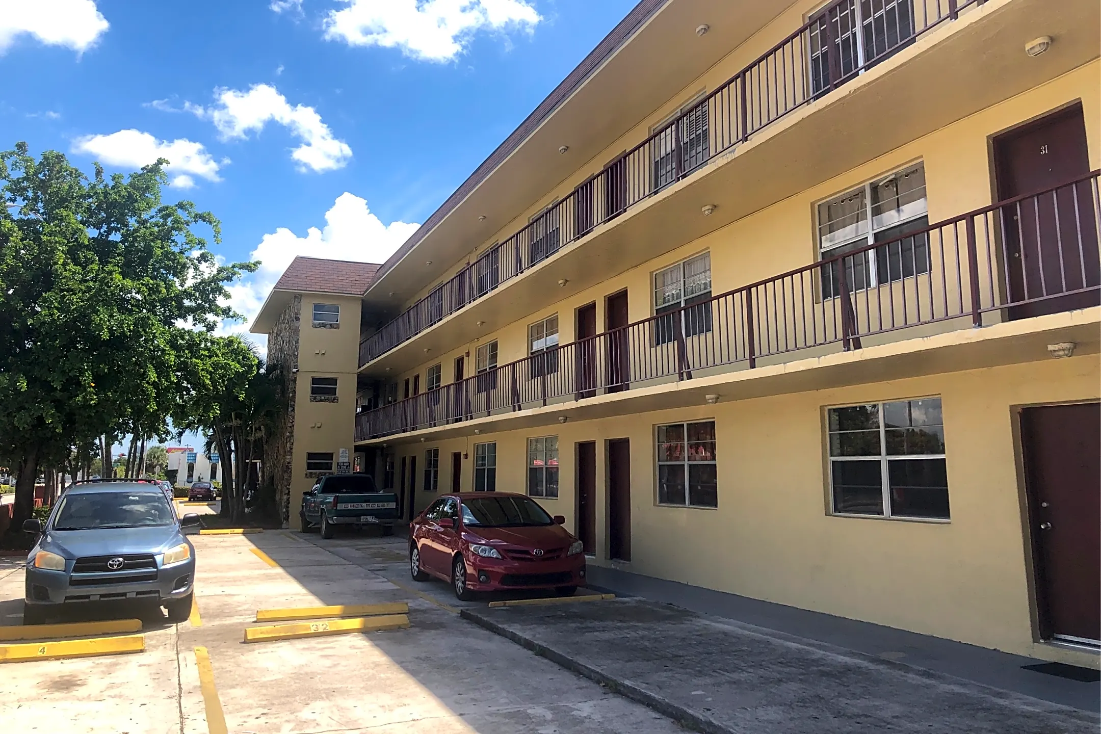 Michael Apartments - 14155 W Dixie Hwy | North Miami, FL for Rent | Rent.