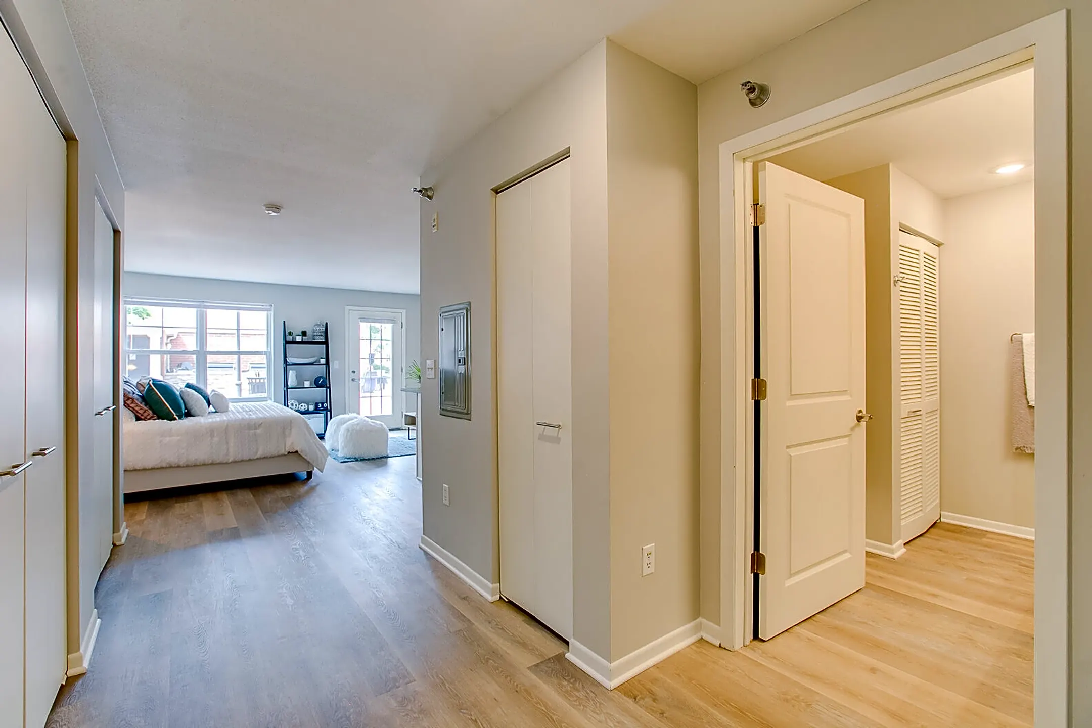 Loring Park Apartments 1300 Yale Pl Minneapolis, MN Apartments for