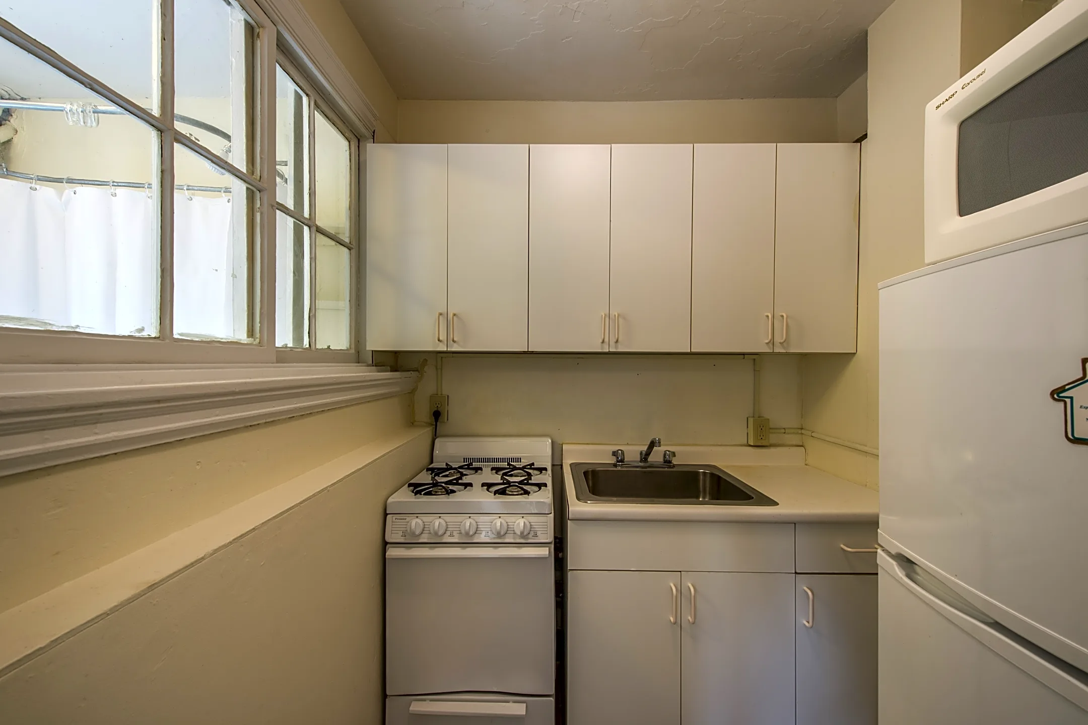 Kitchen - Longfellow Apartments - Cambridge, MA
