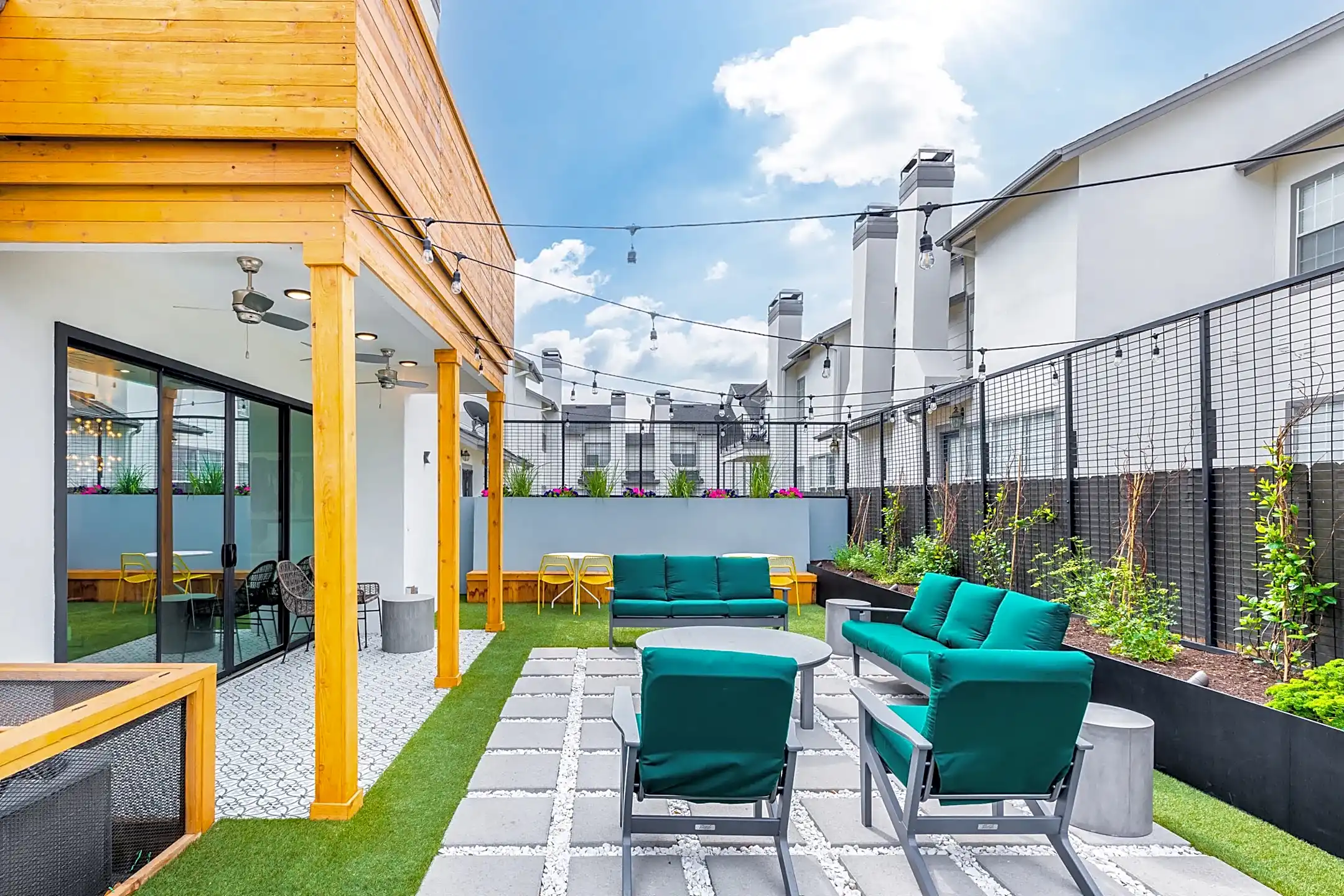 Patio / Deck - Castle Hills Townhomes - San Antonio, TX