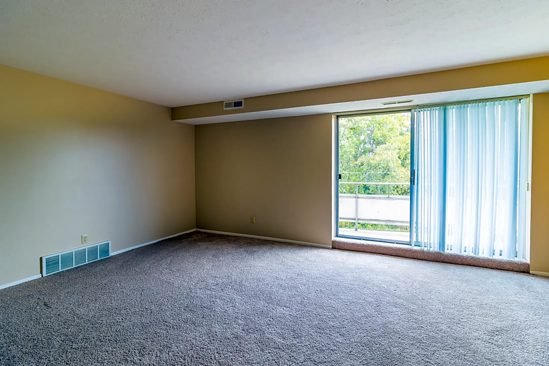 Granada Gardens Apartments And Townhomes 4340 Clarkwood Parkway