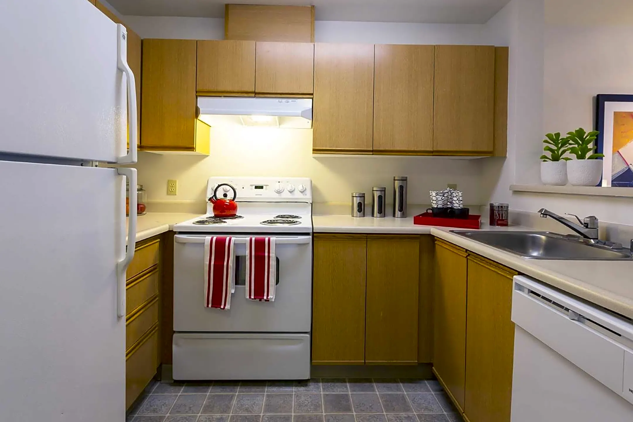 Kitchen - Cooper Apartments - Seattle, WA