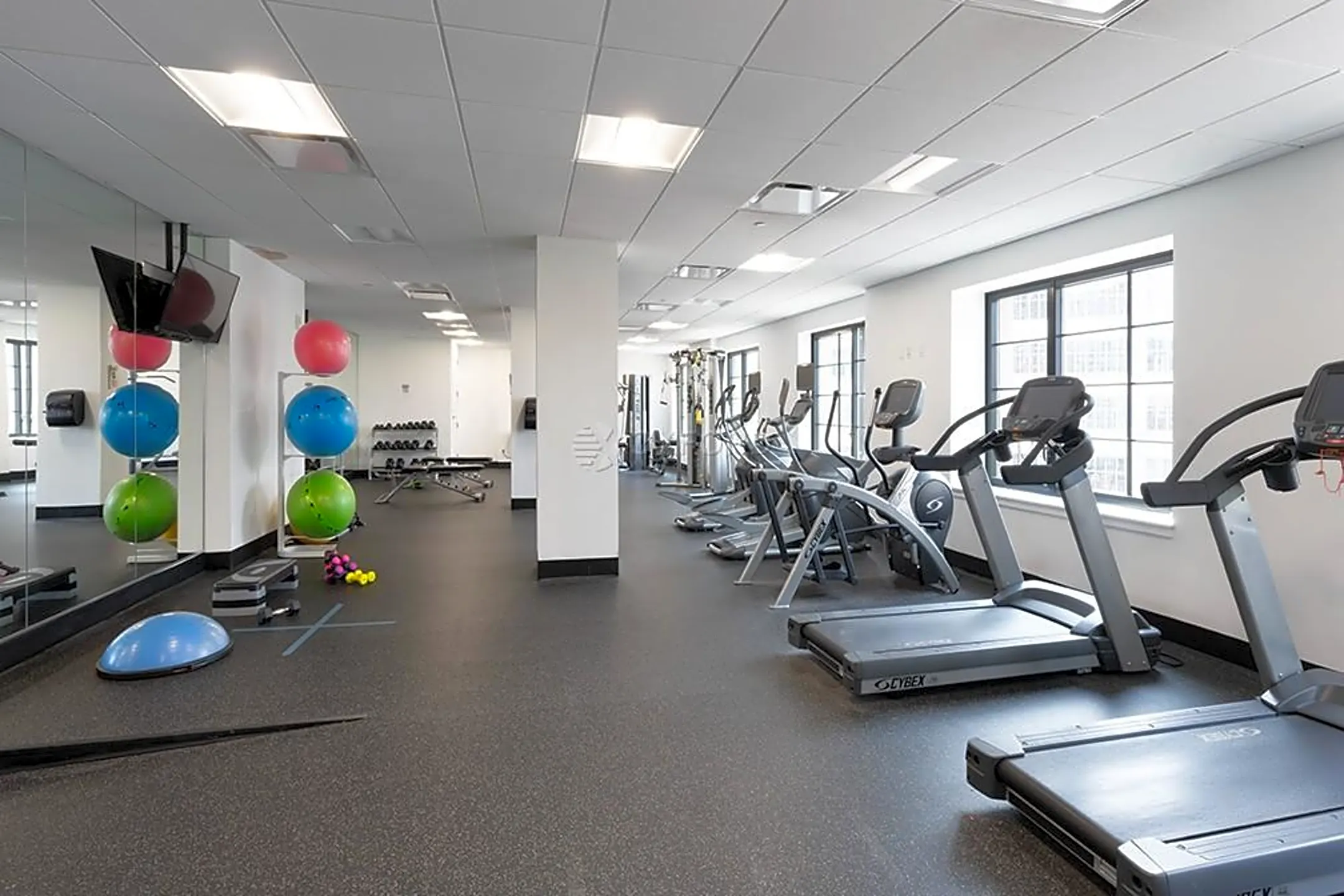 Fitness Weight Room - 27-21 44th Dr - Queens, NY