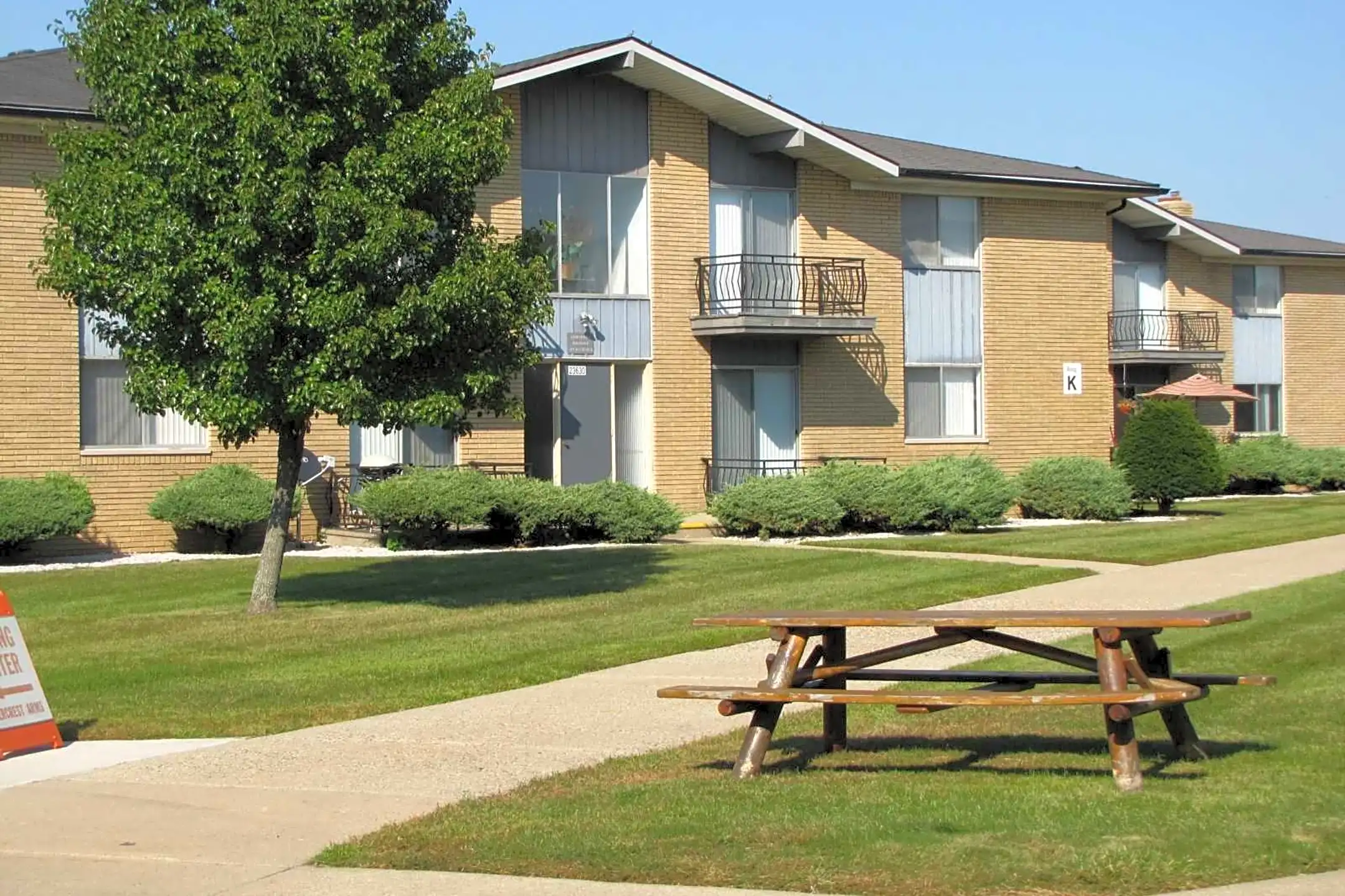 Rivercrest Arms Apartments Clinton Township, MI 48036