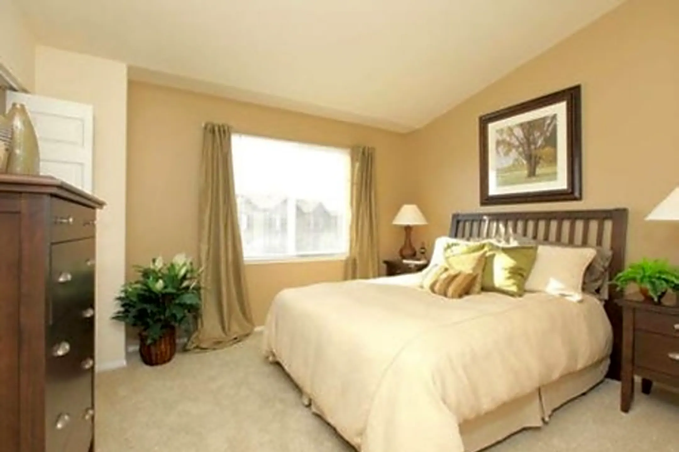 Arbors Parc Rose 1500 Tulipan Circle Oxnard, CA Apartments for Rent