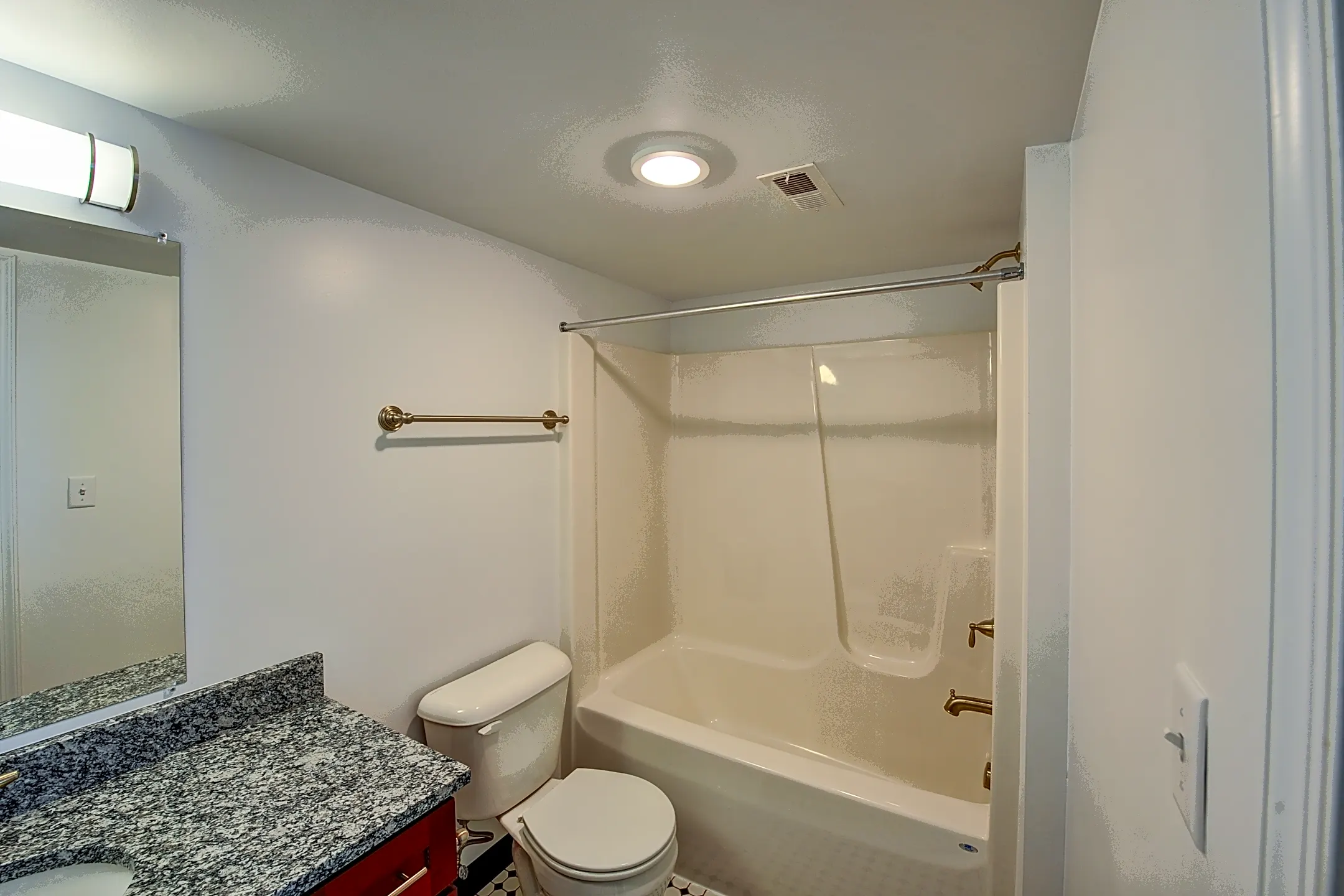 The Flats of Williamsburg 614 York ST Williamsburg, VA Apartments