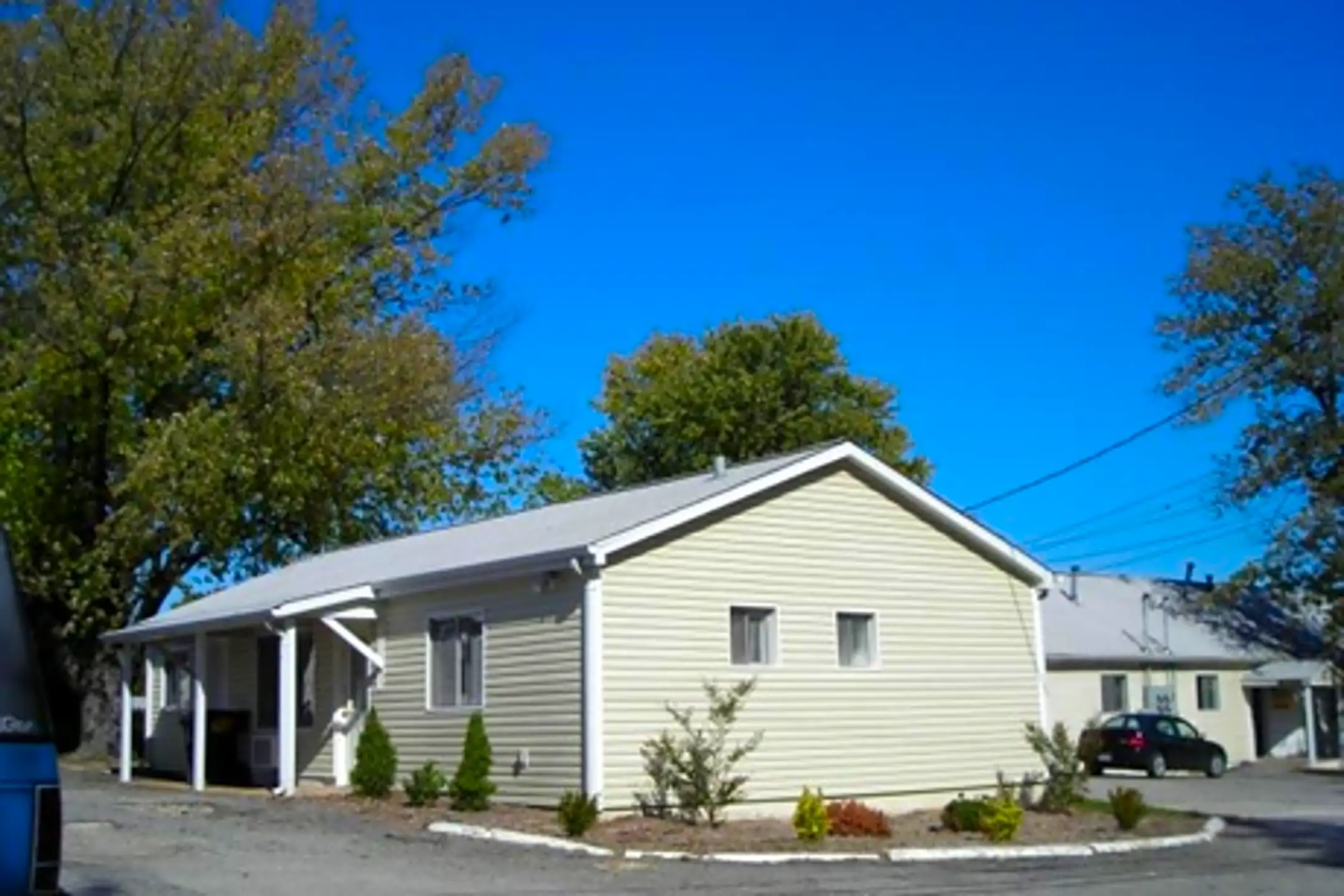 Woodridge Manor 2404 Williams Creek Rd High Ridge, MO Apartments