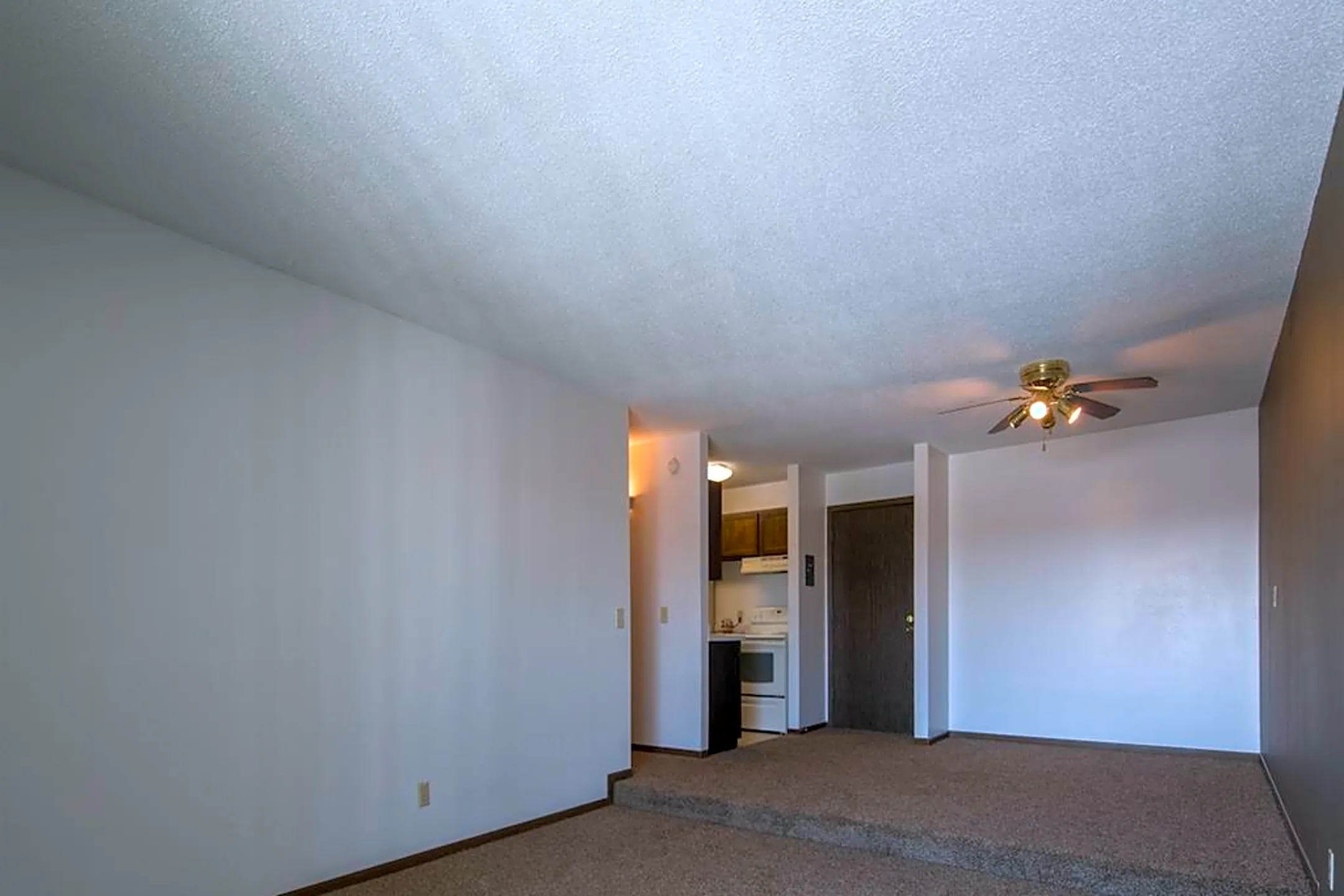 Woodlake Apartments Sioux Falls, SD 57106