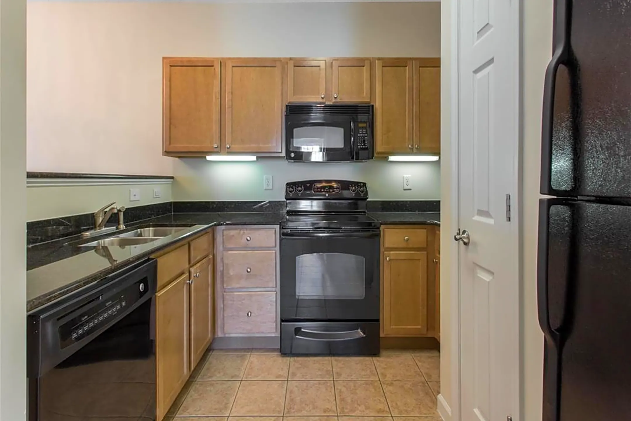 Ashley Court Apartments - Charlotte, Nc 28262