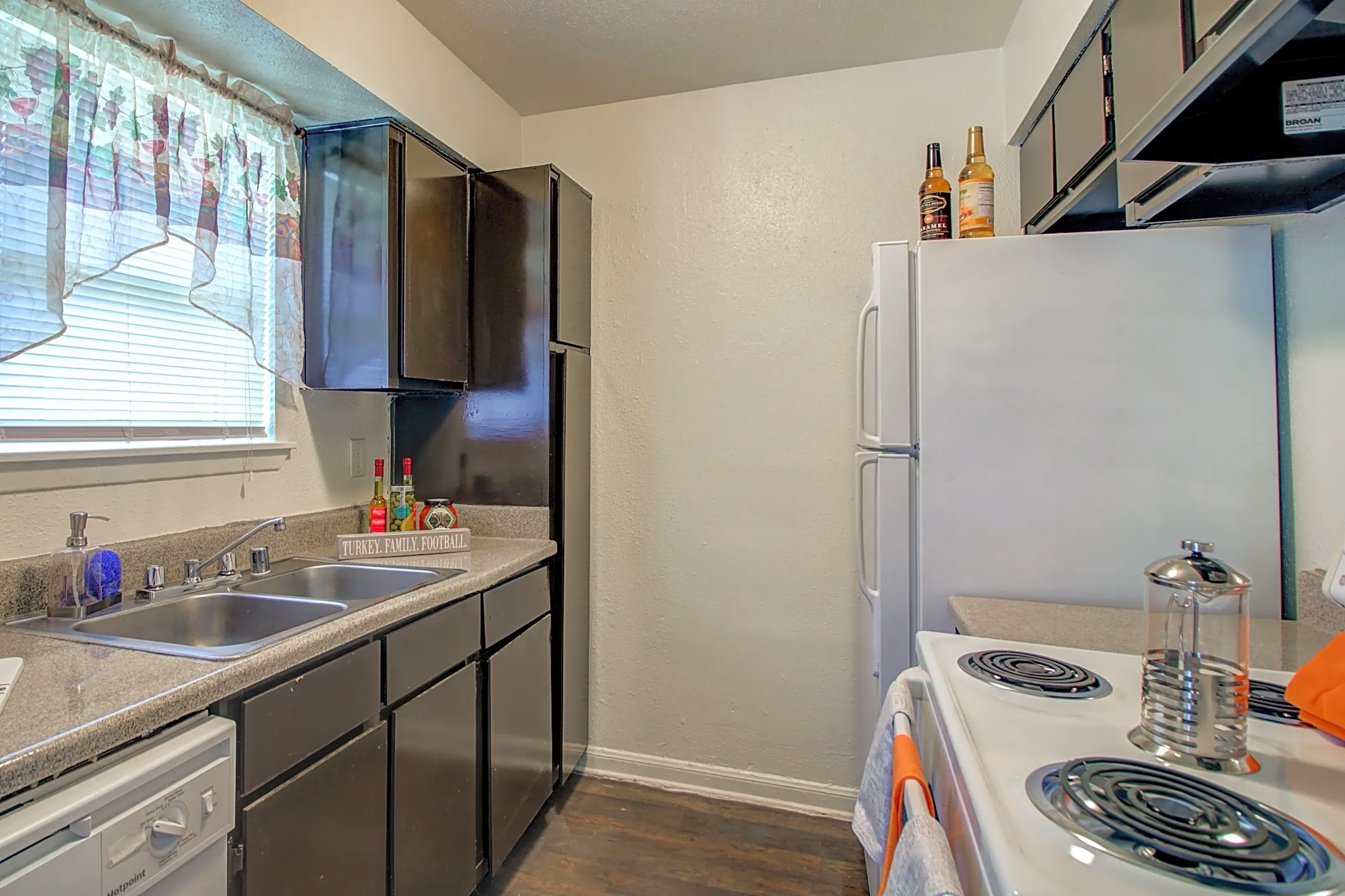 Gia at Spring Branch 1521 Sherwood Forest St Houston, TX Apartments