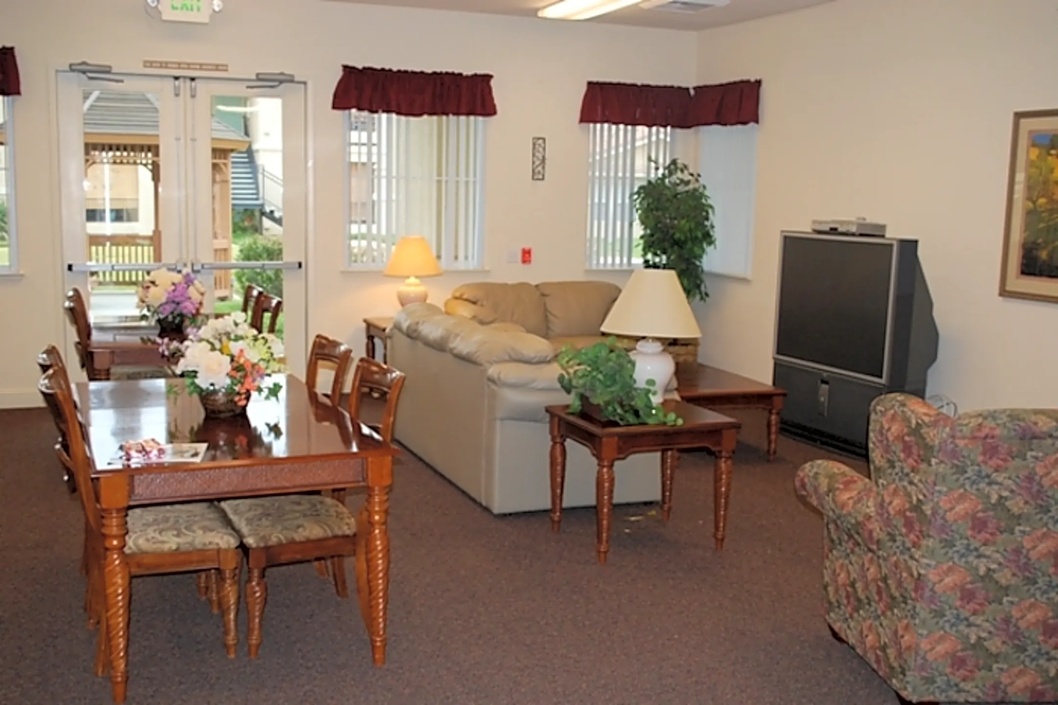 Saratoga Senior Apartments Vacaville, CA 95687