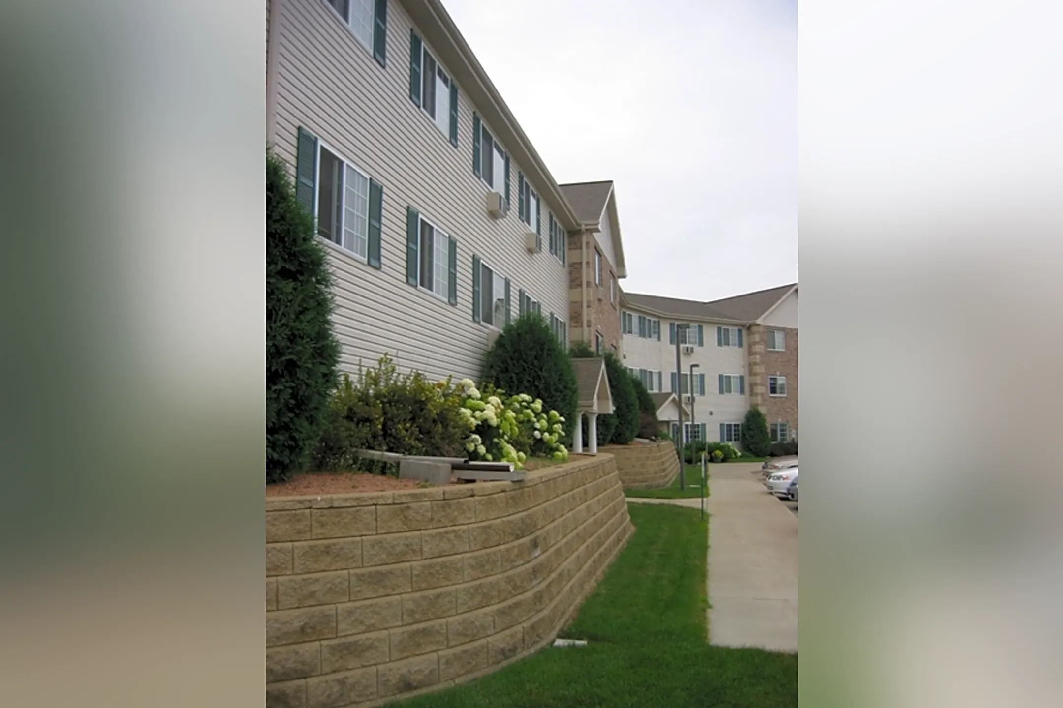 Blackhawk Ridge 252 W Blackhawk Dr Fort Atkinson, WI Apartments for