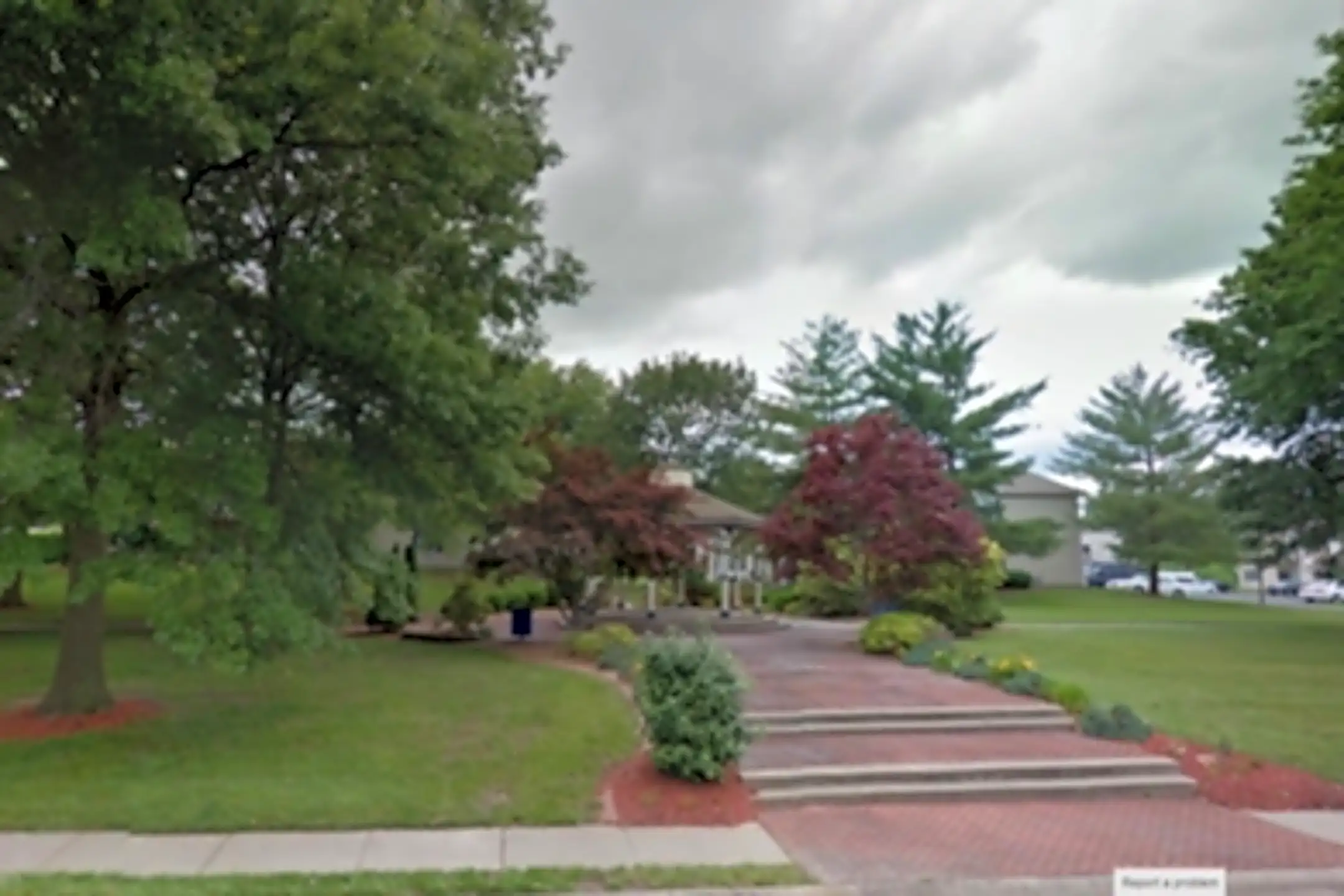 St. Clair Village 409 Carlyle E Belleville, IL Apartments for Rent