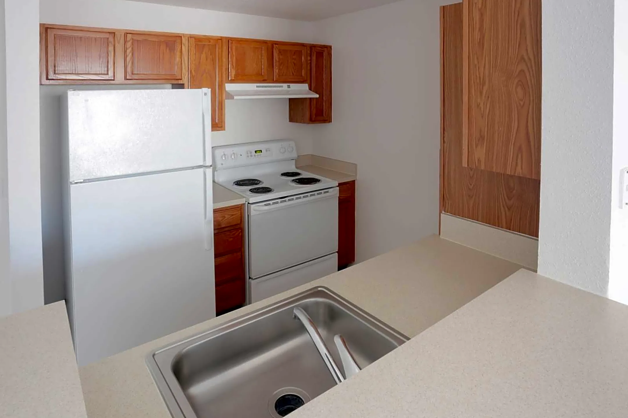 Kitchen - Lake Point Apartments- Senior Housing - Tavares, FL