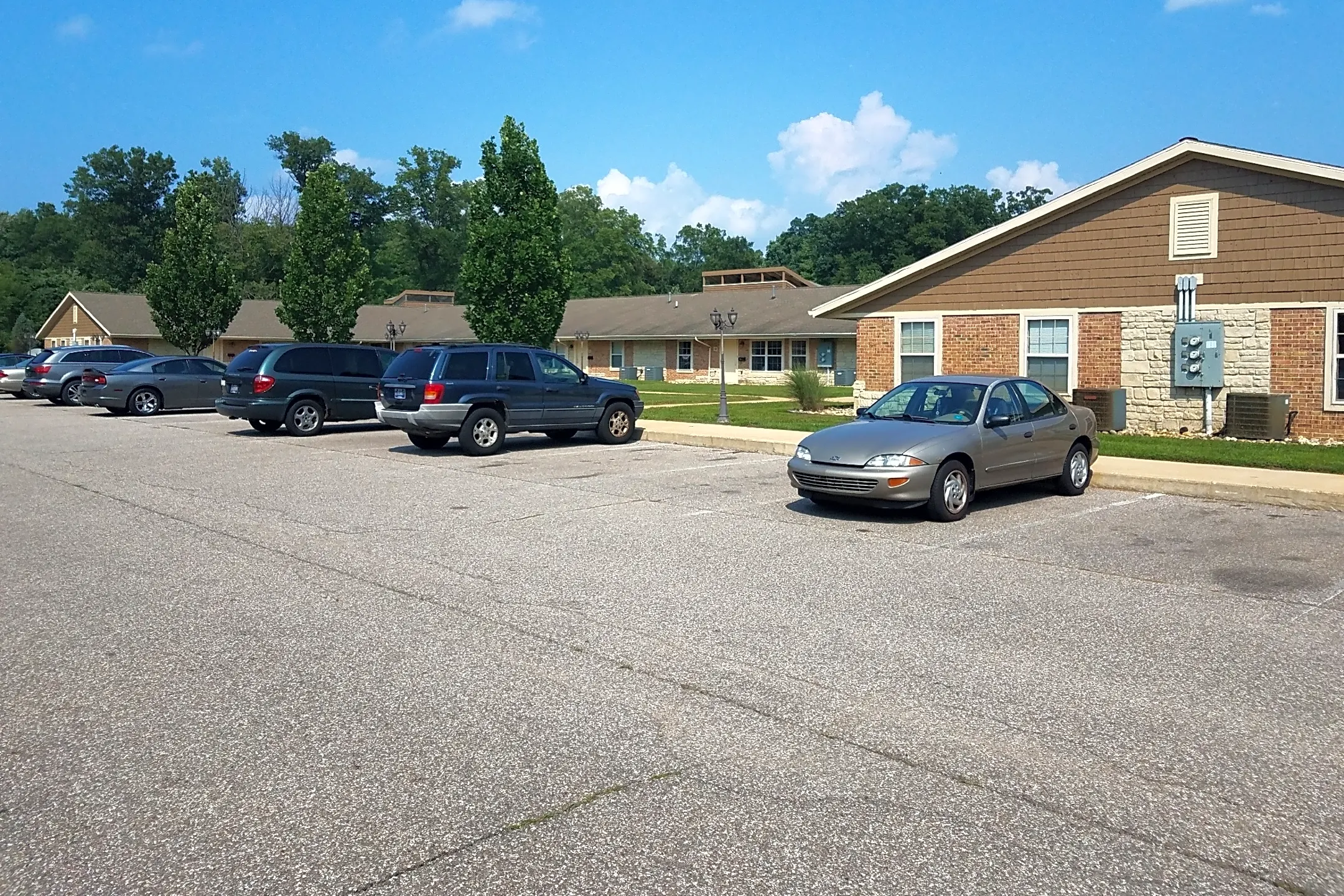 Arbor Pointe Apartments - Michigan City, IN 46360