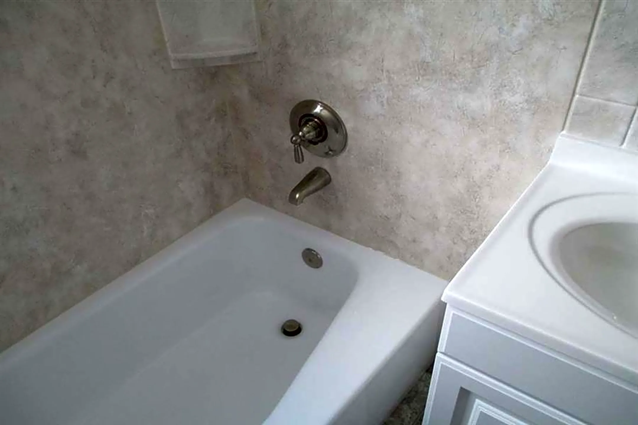 Bathroom - Laurel Ridge Apartments - Northampton, MA