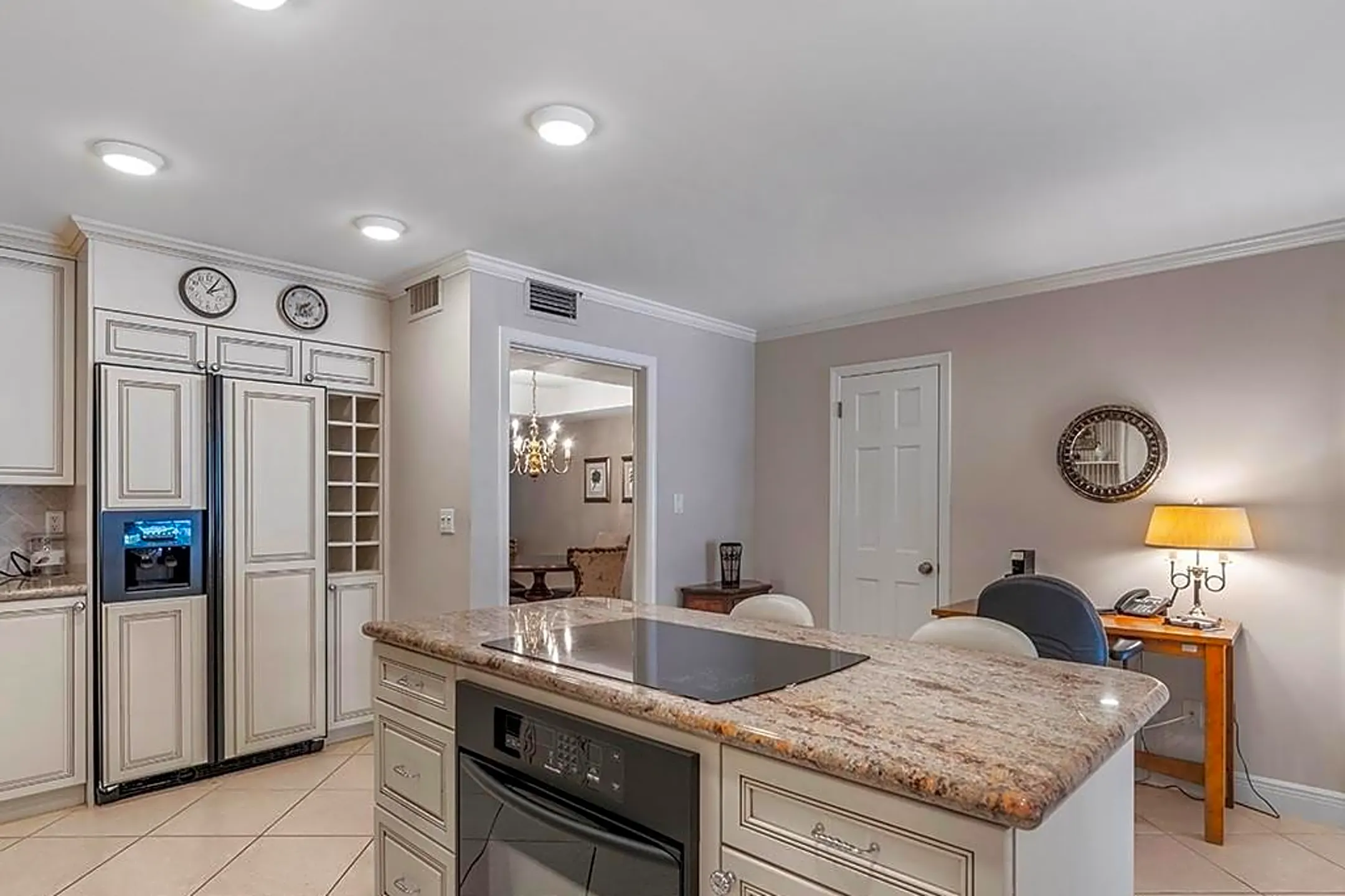 Kitchen - 2701 Ocean Dr #1A - Vero Beach, FL