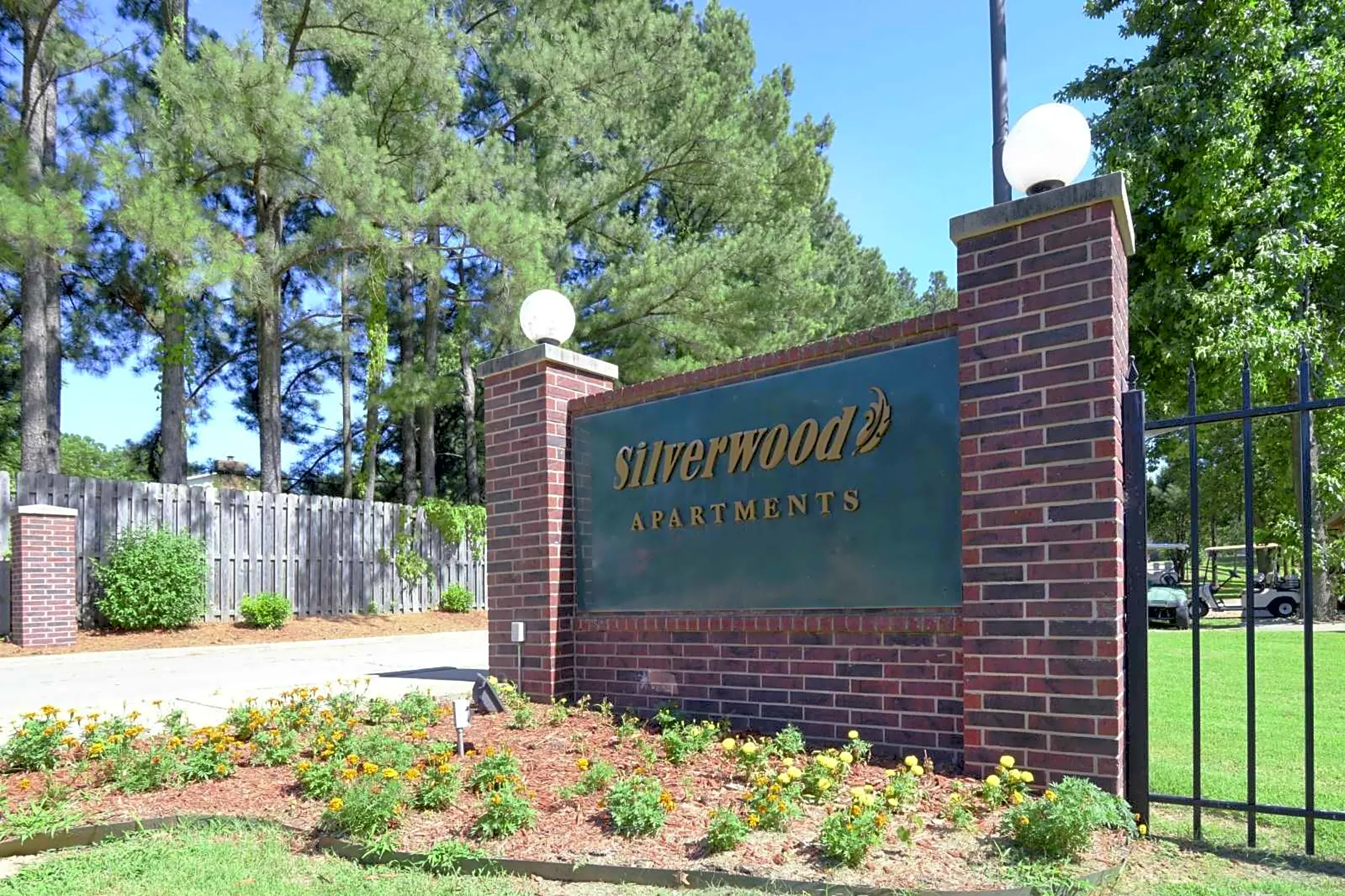 Silverwood - 2200 Clubhouse Dr 